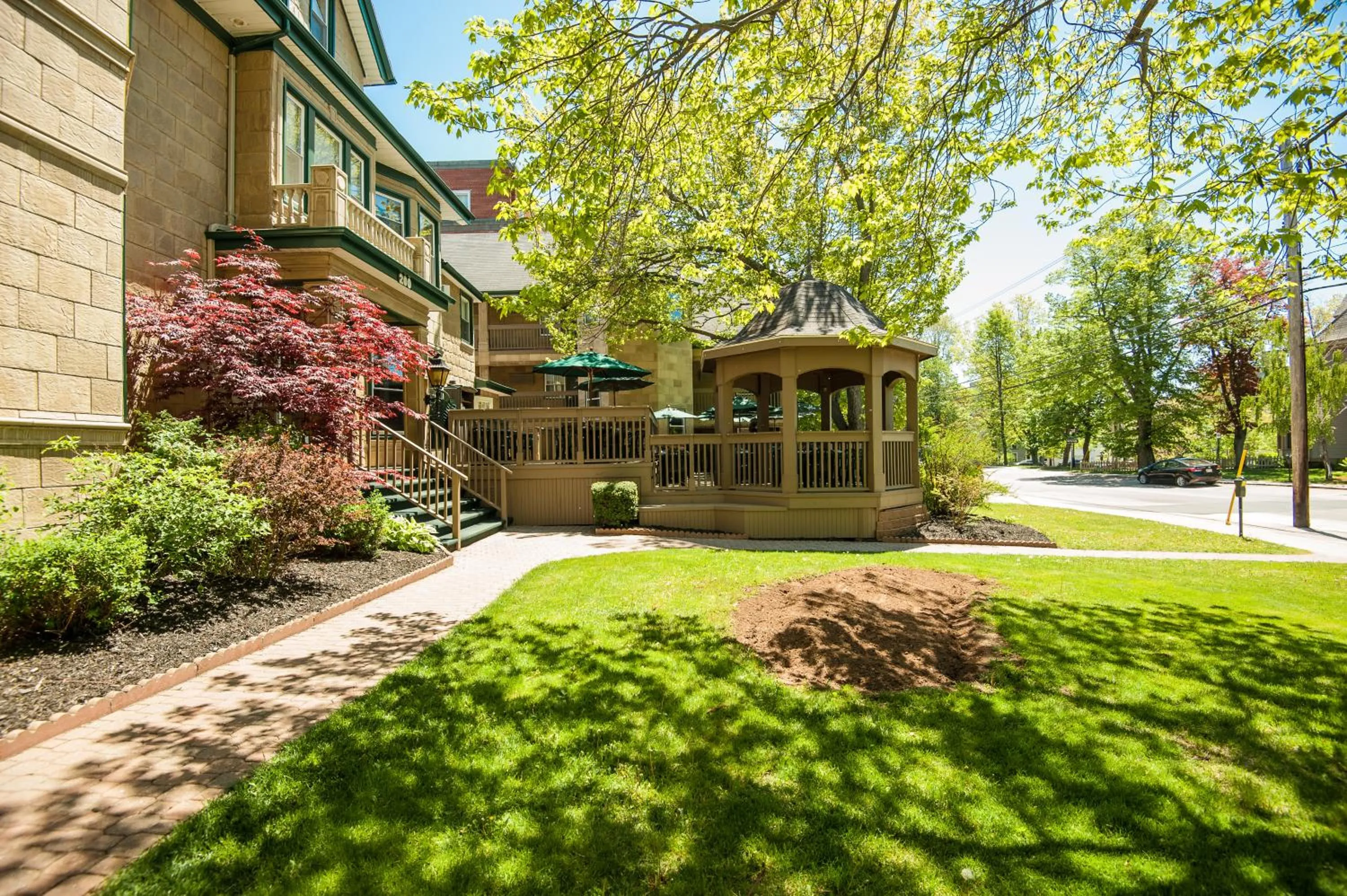 Property building in Dundee Arms Inn