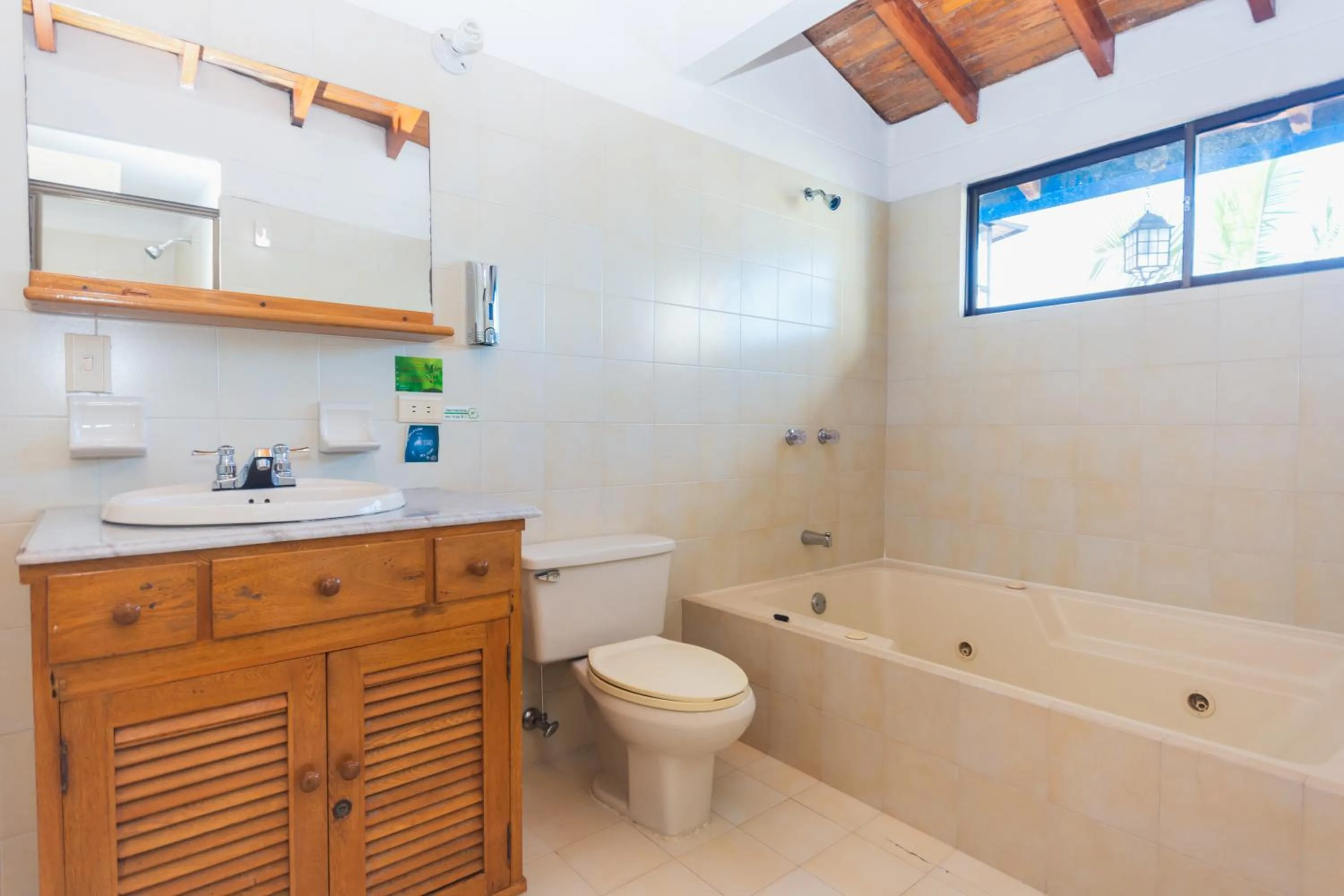 Shower in Hotel Guatatur