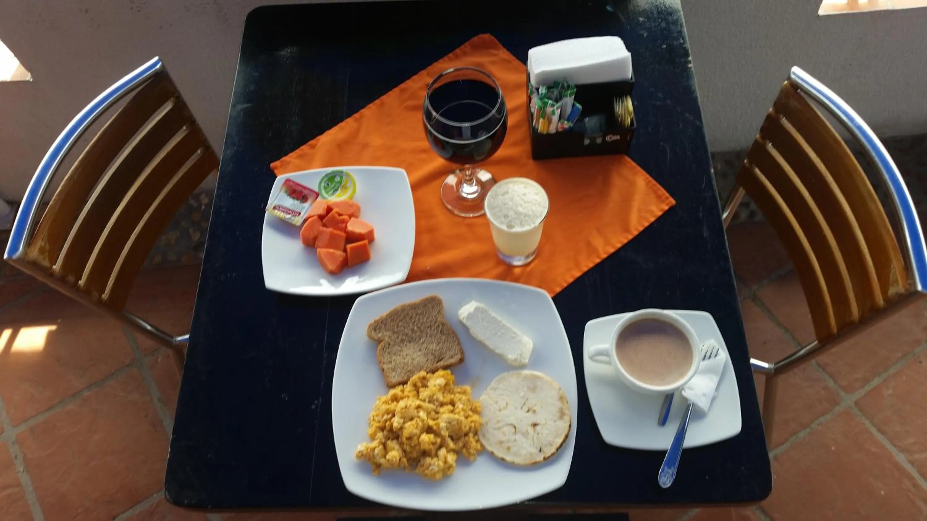 Food and drinks in Hotel Guatatur