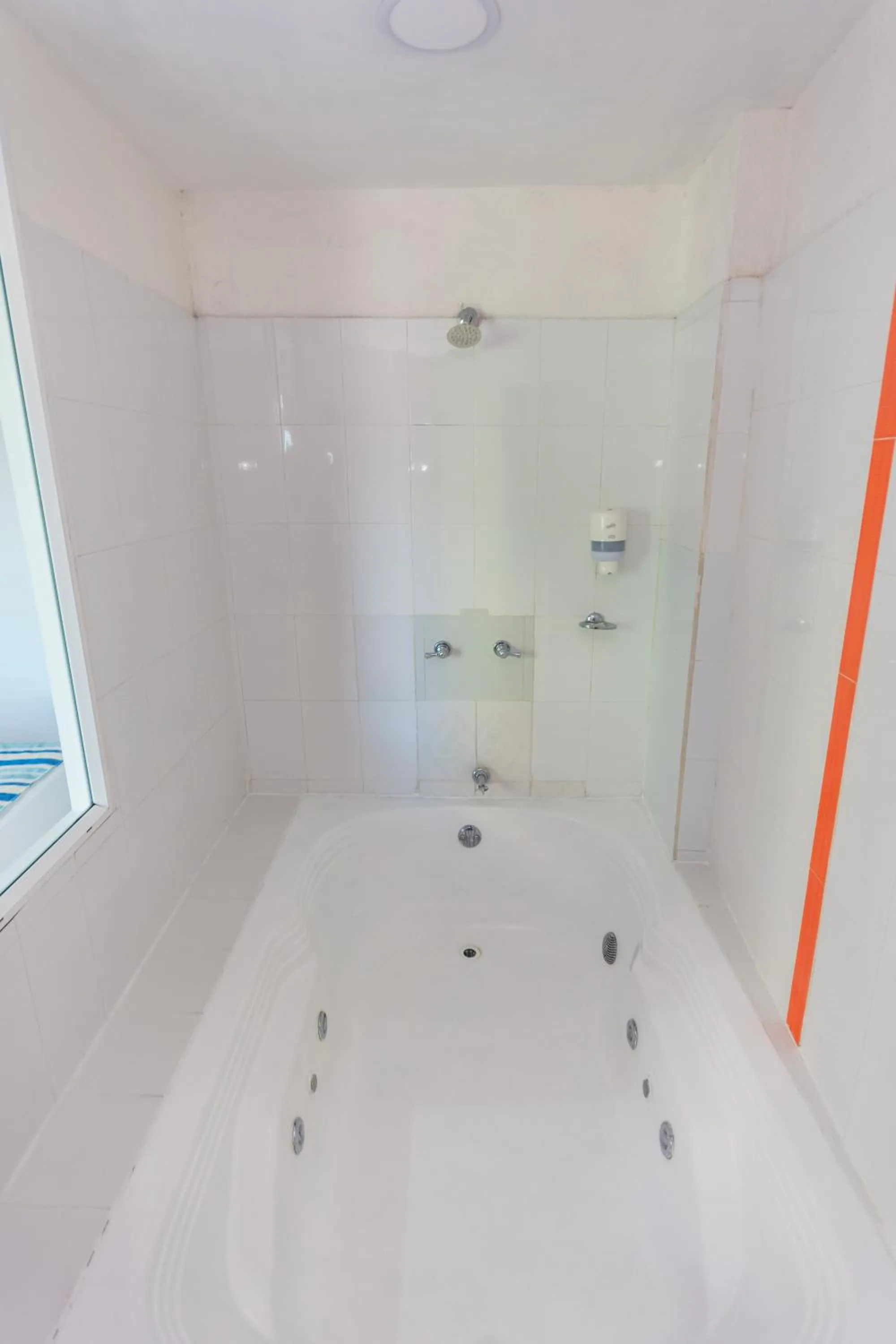 Shower in Hotel Guatatur