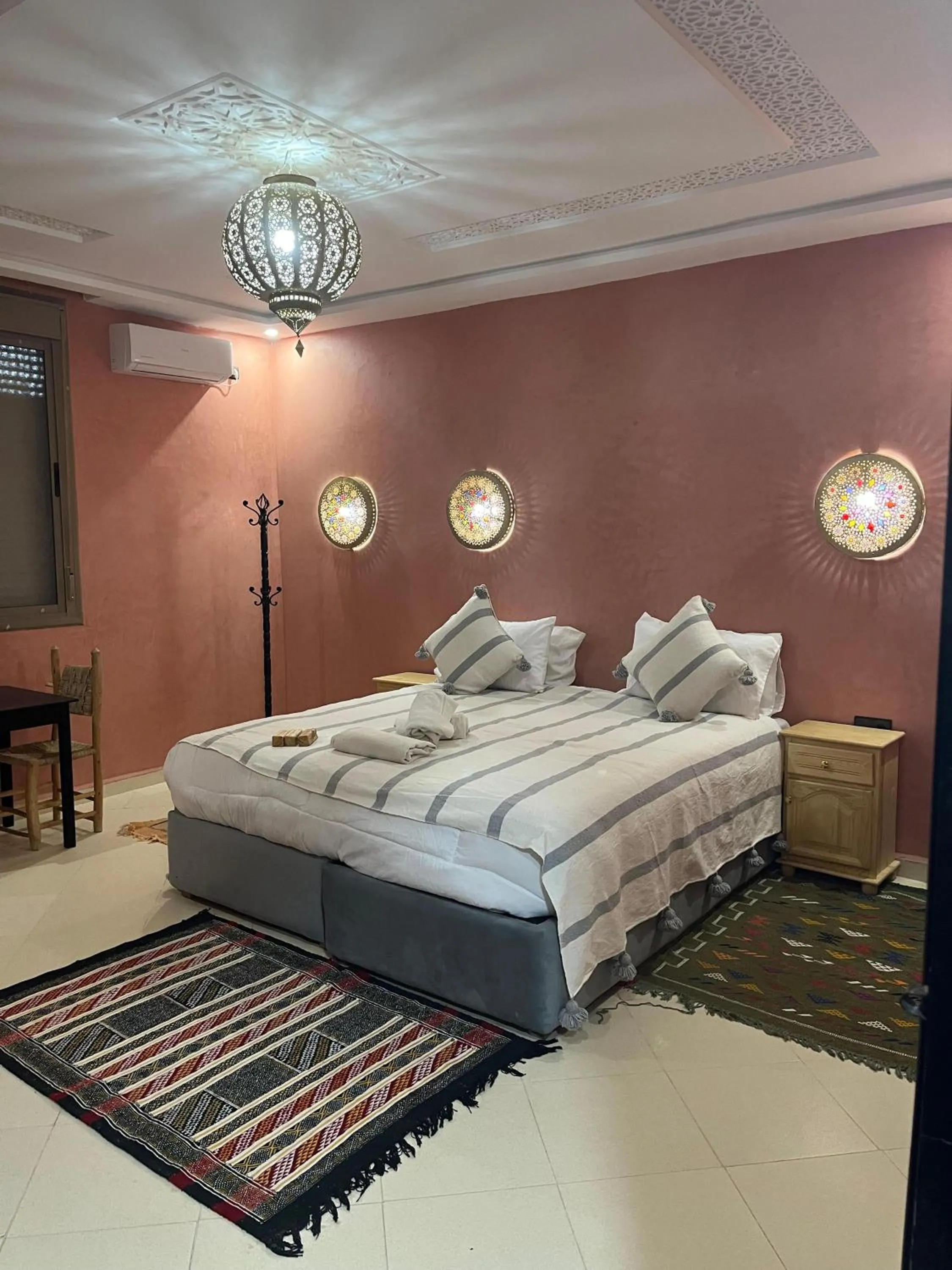 Bed in Hôtel Restaurant Dar Al Madina