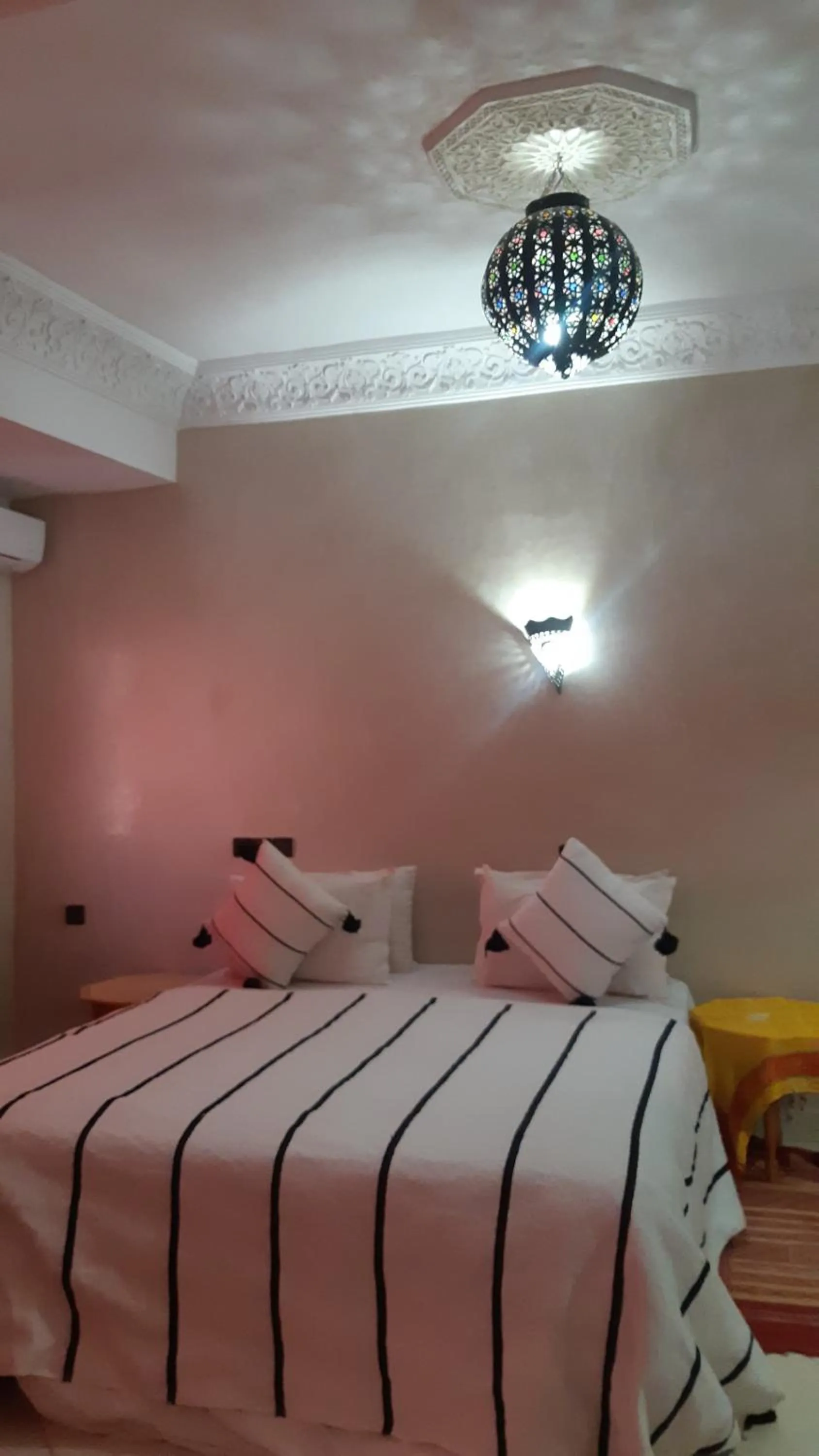 Bed in Hôtel Restaurant Dar Al Madina