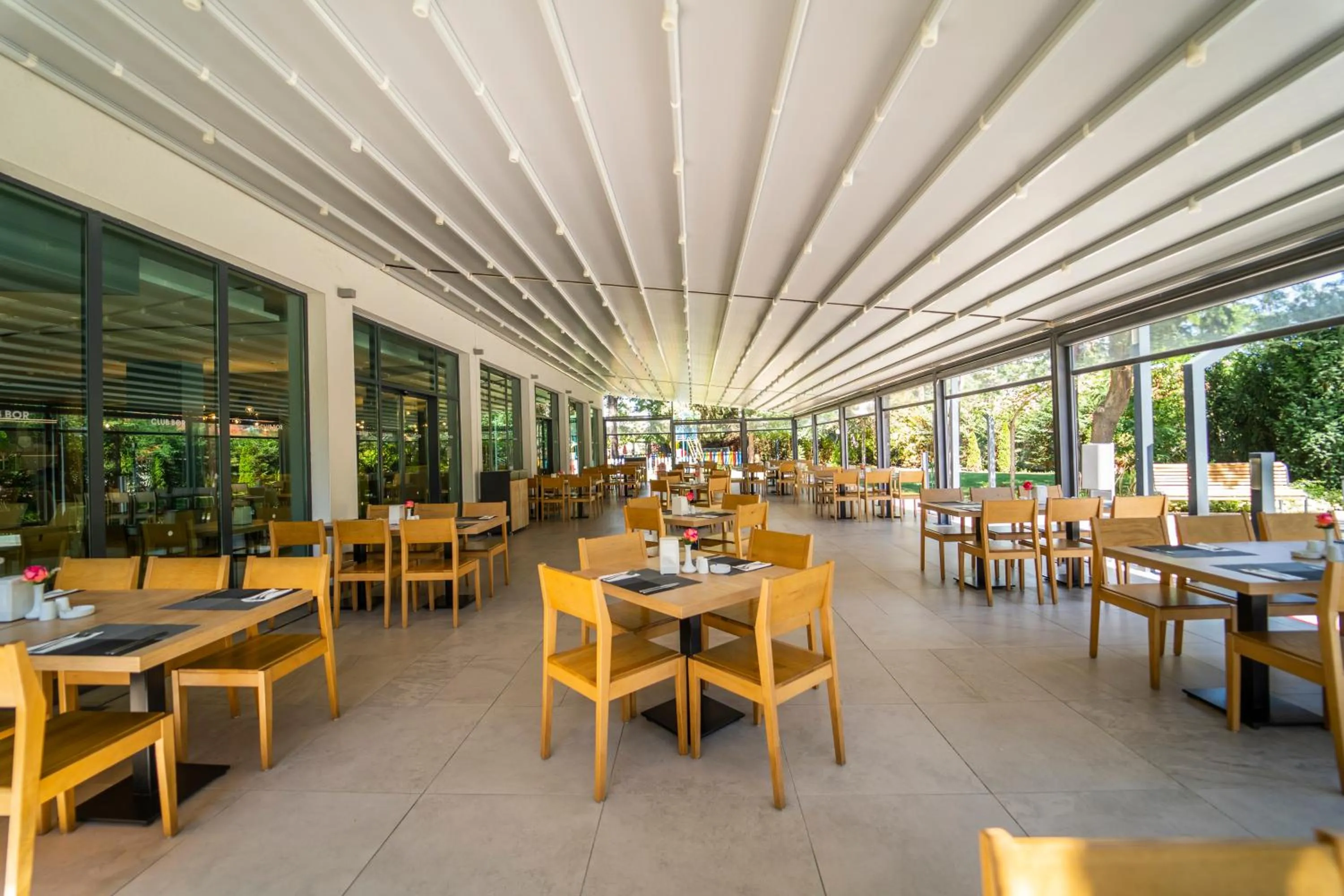 Restaurant/places to eat in HVD Club Bor Ultra All Inclusive - Private Beach & Free parking