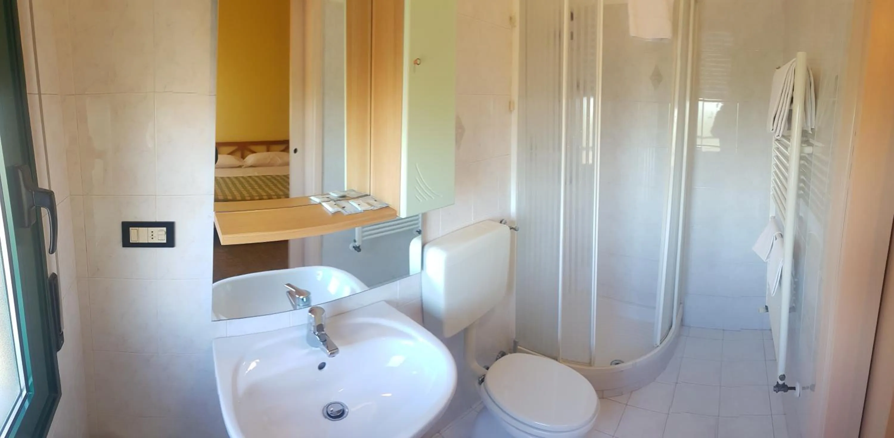 Shower in Hotel la candela