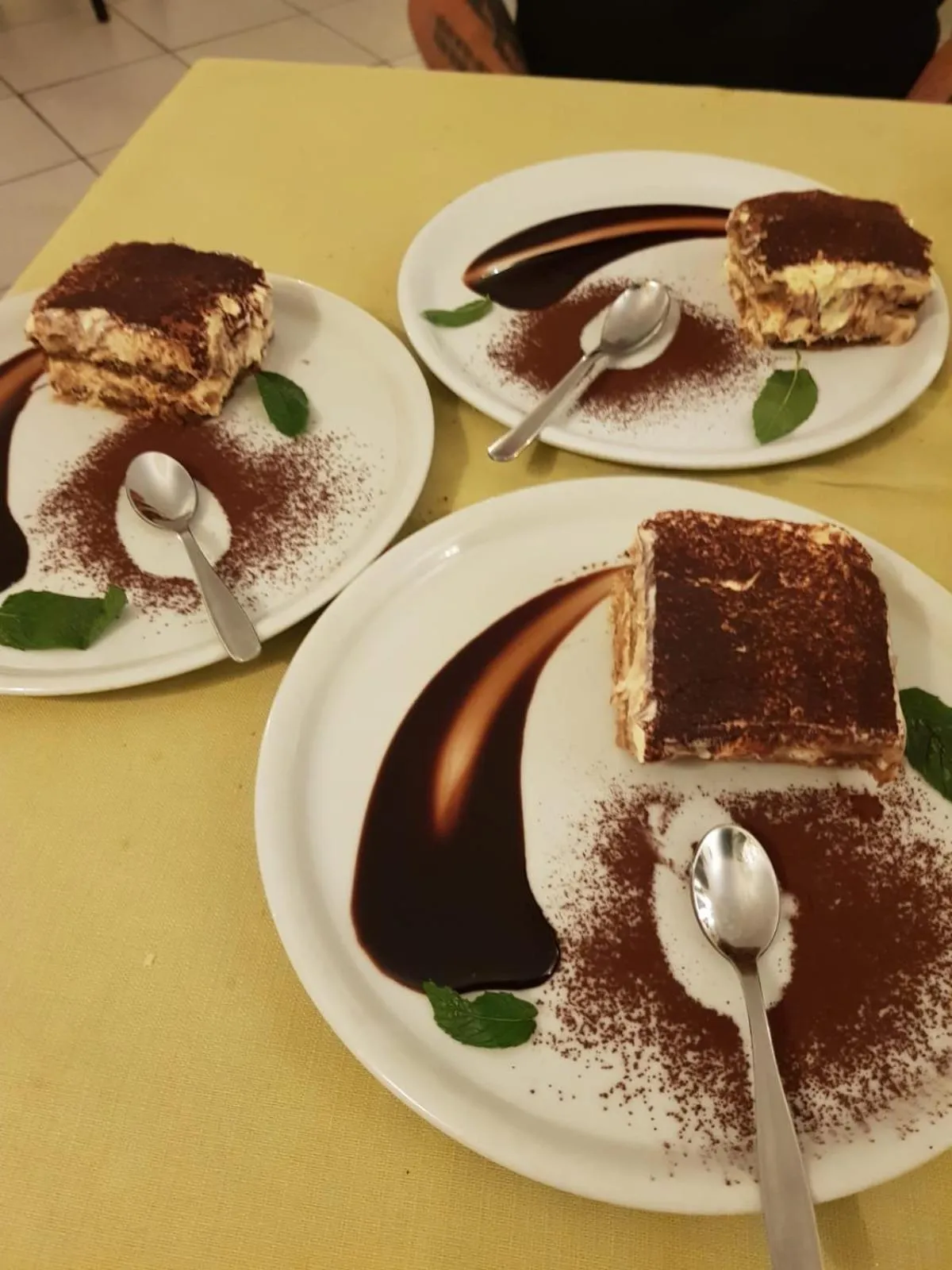 Restaurant/places to eat in Hotel la candela