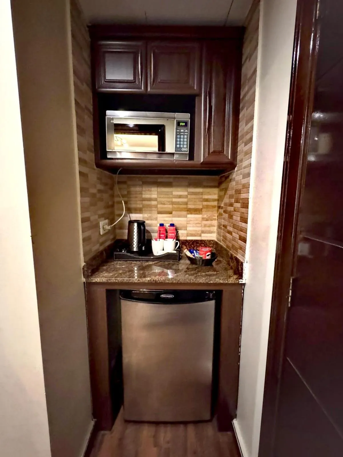 minibar in Queens Suite Hotel