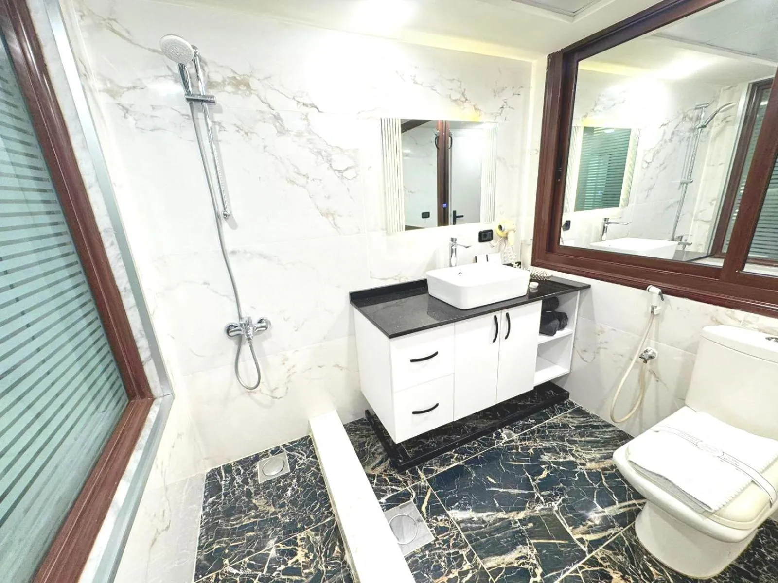 Bathroom in Queens Suite Hotel