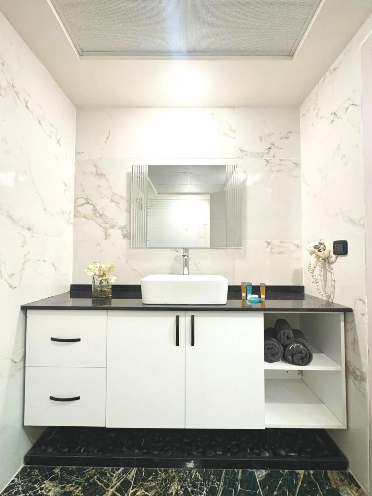 Bathroom in Queens Suite Hotel