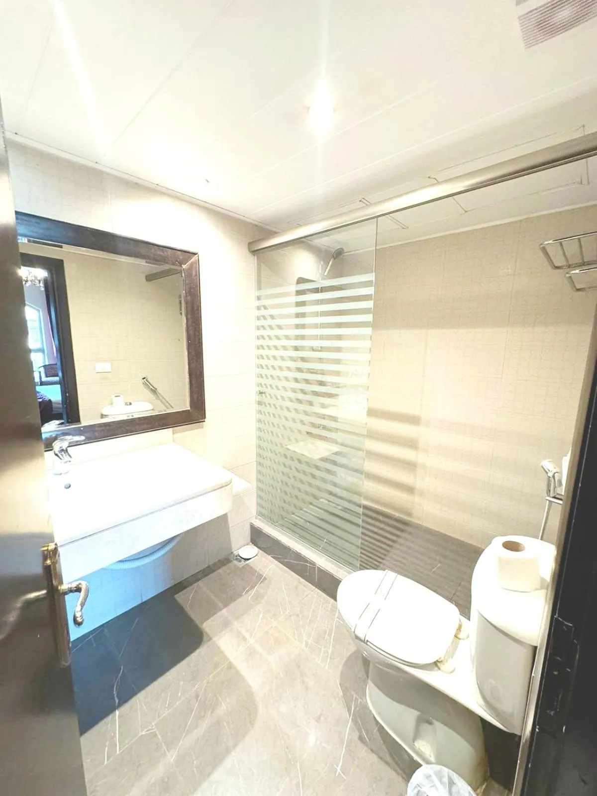 Bathroom in Queens Suite Hotel