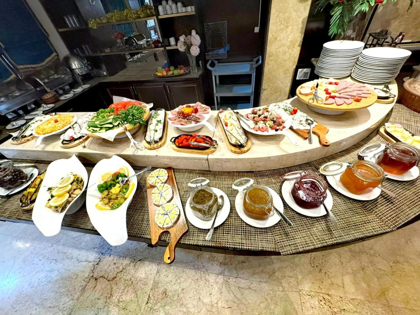 Breakfast in Queens Suite Hotel