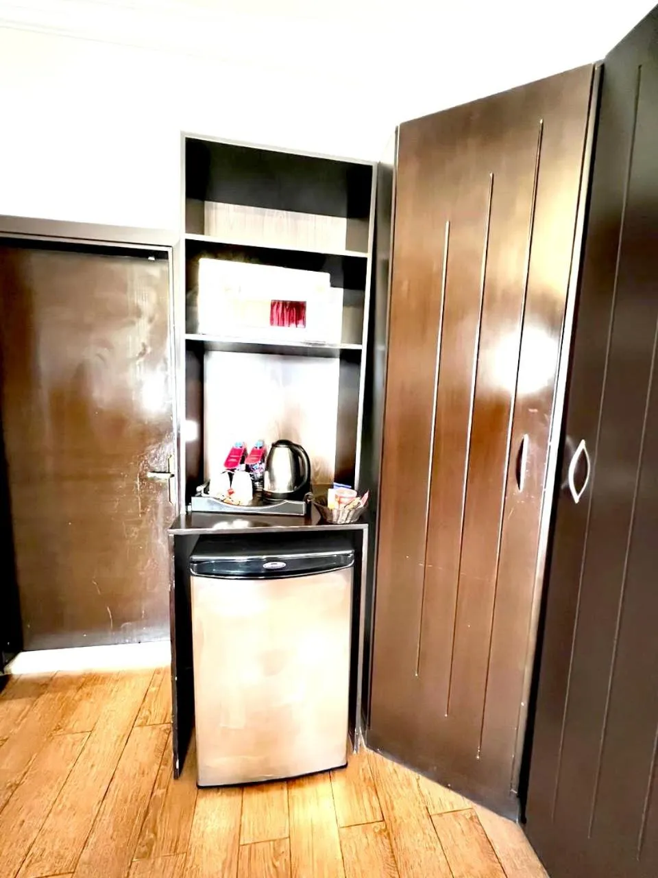 minibar in Queens Suite Hotel