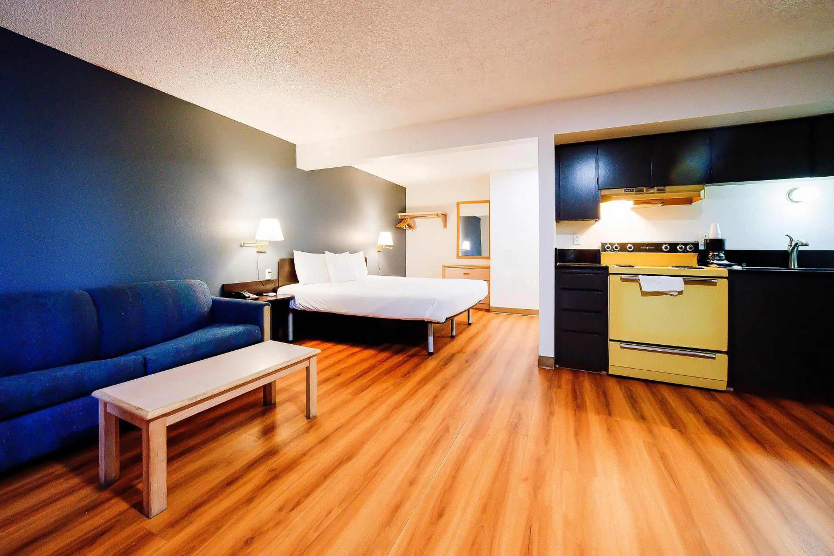 Bedroom, Bed in OYO Hotel Hermiston OR, Downtown