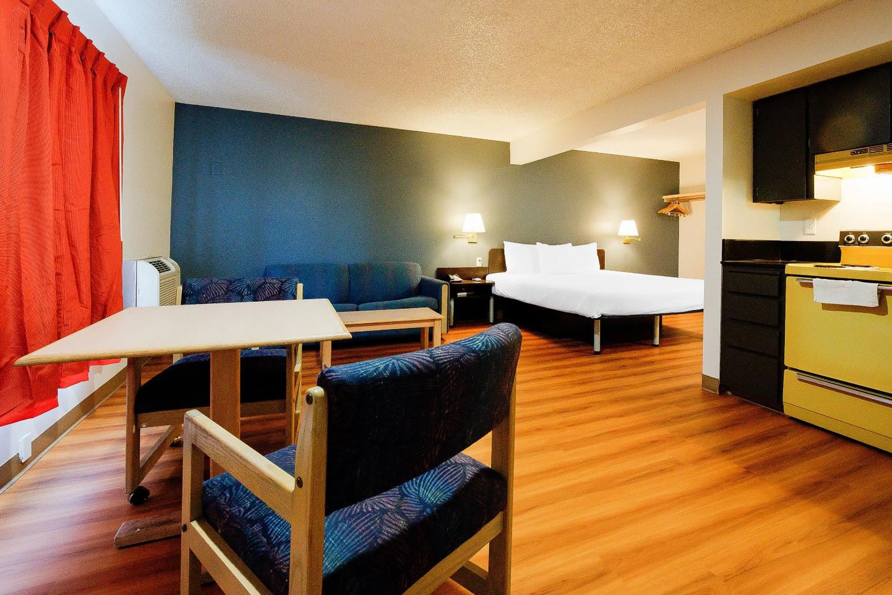 Bedroom, Bed in OYO Hotel Hermiston OR, Downtown