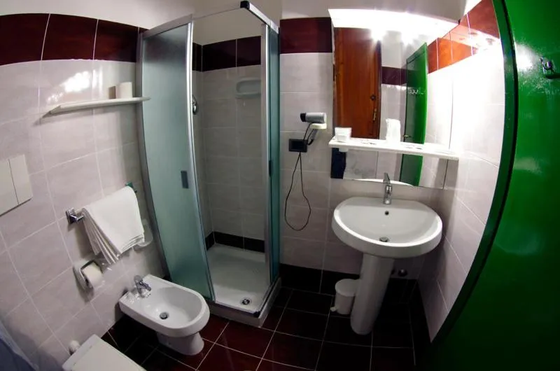 Bathroom in Hotel Iris Crillon