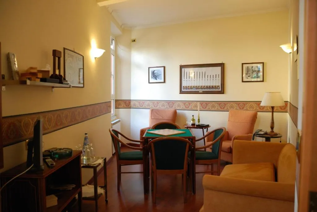 Lounge or bar in Hotel Iris Crillon