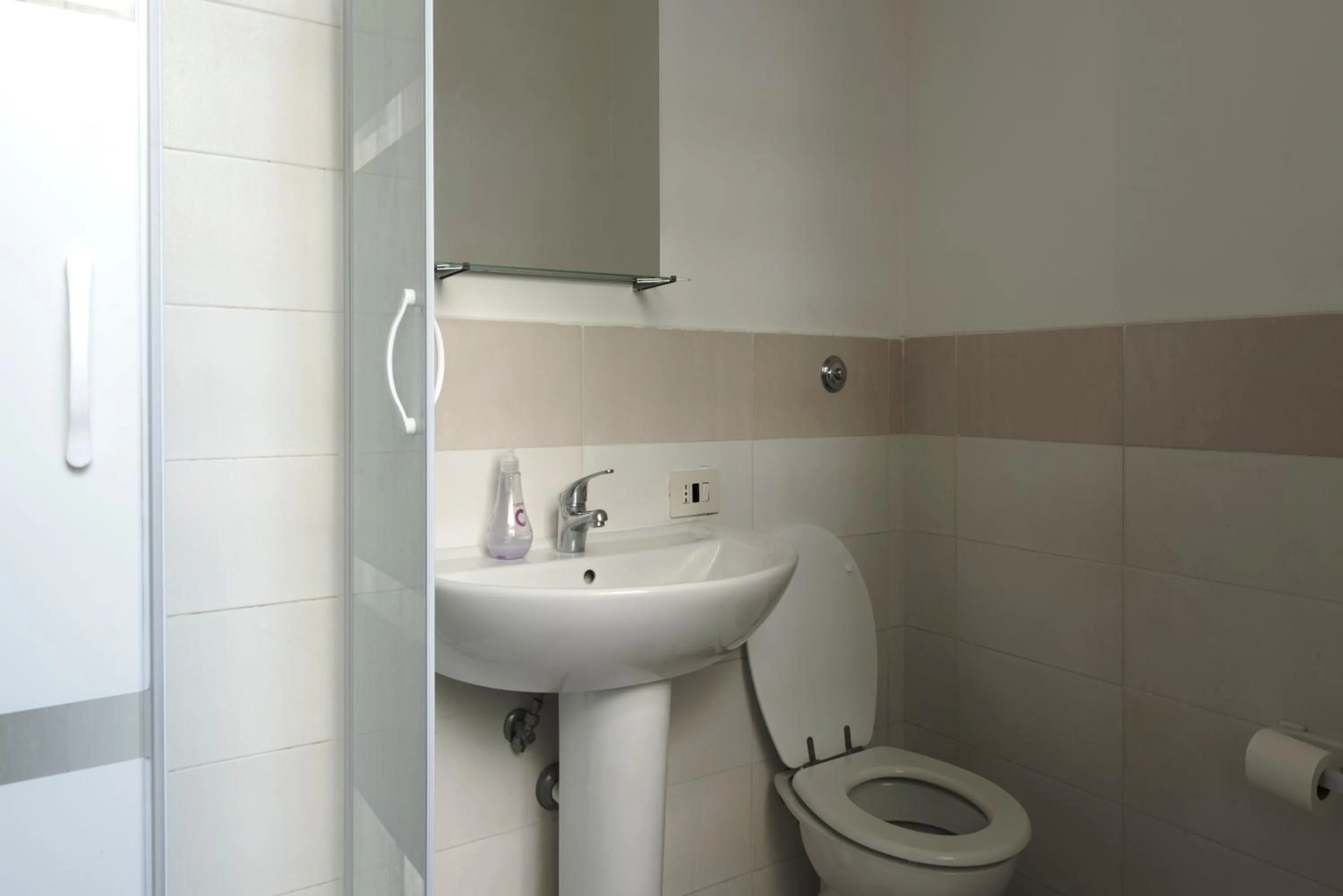 Toilet in Al Colosseo 8