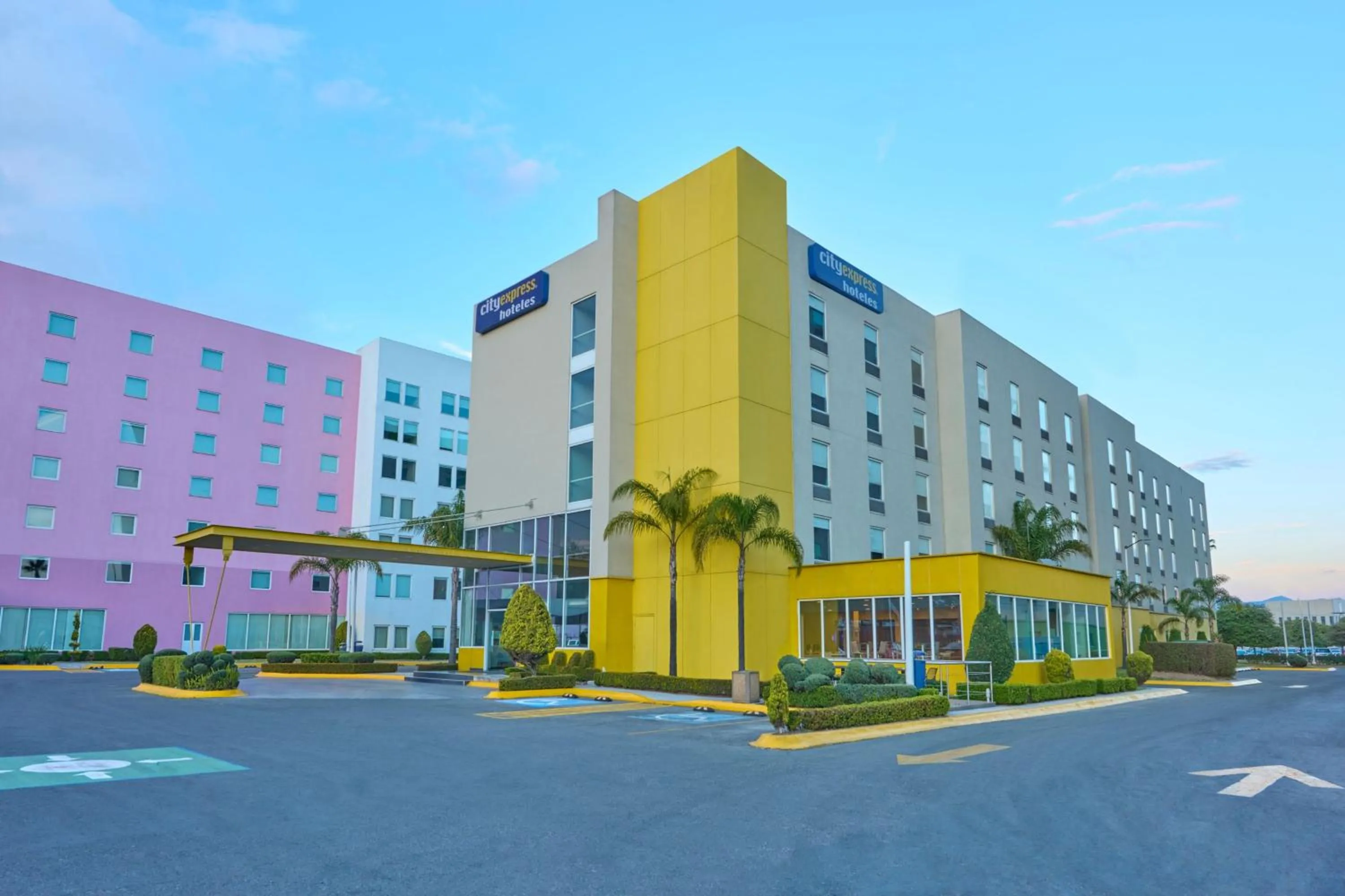 Property building in City Express by Marriott Toluca