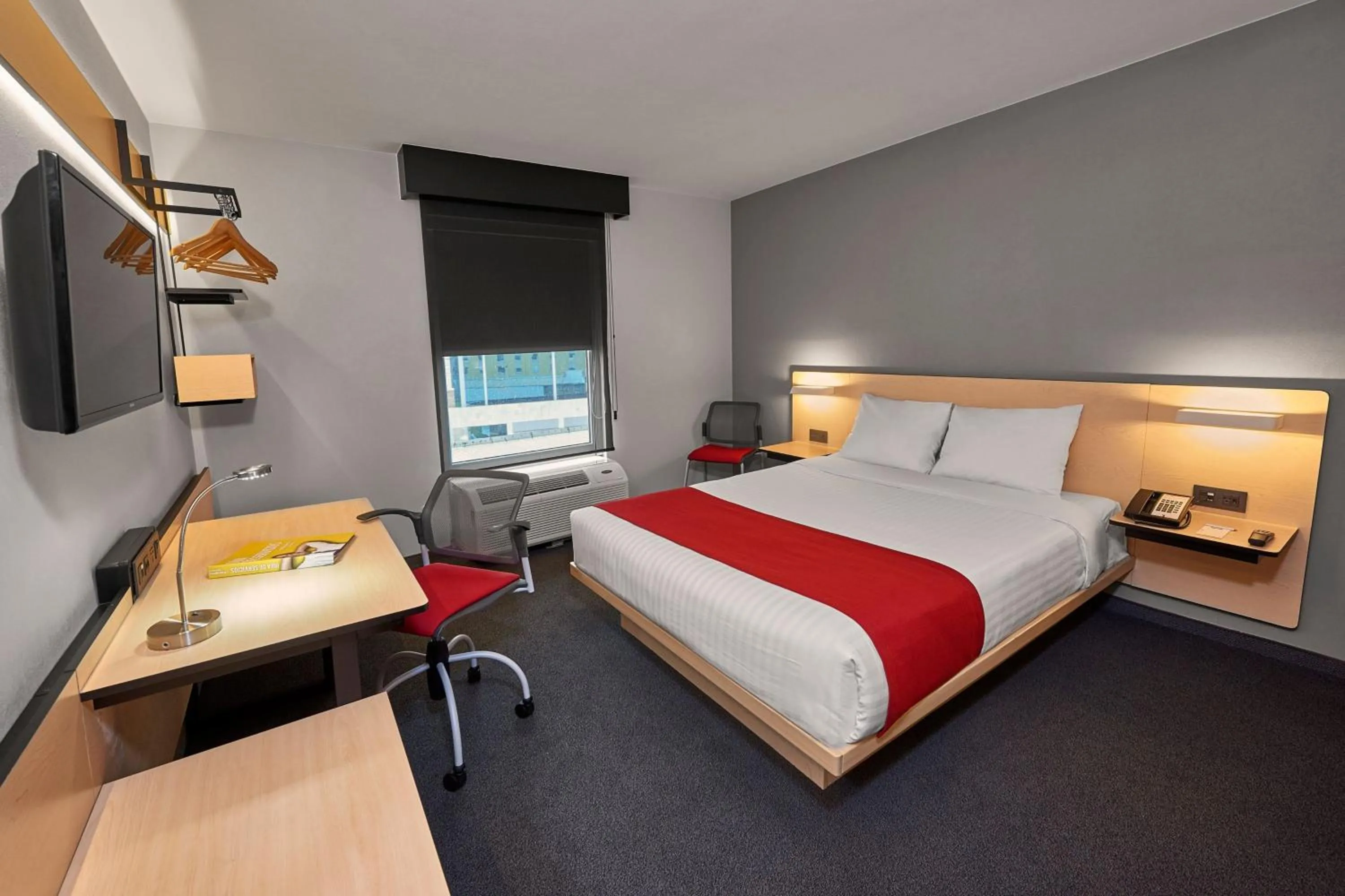 Photo of the whole room, Bed in City Express by Marriott Toluca