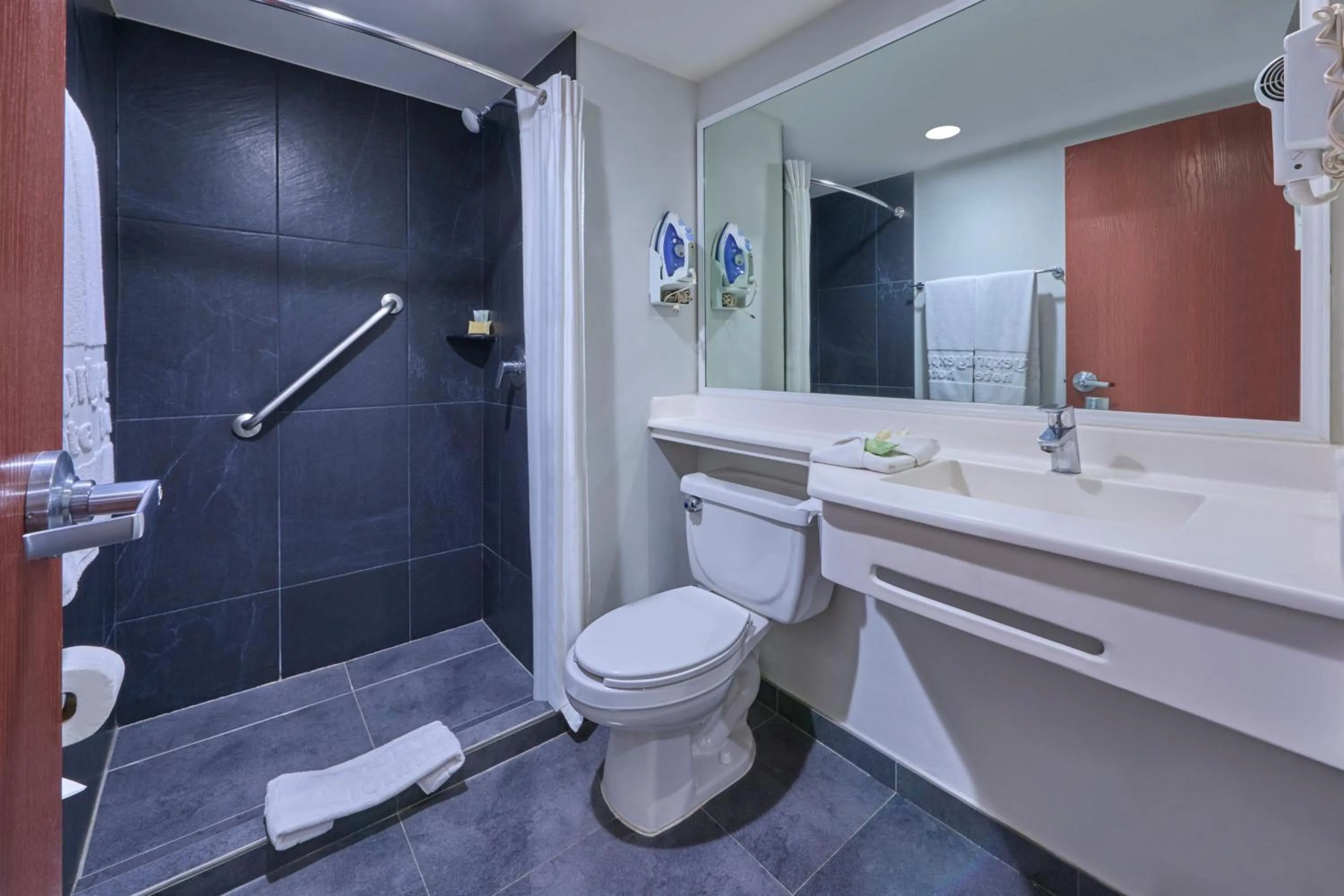 Bathroom in City Express by Marriott Toluca