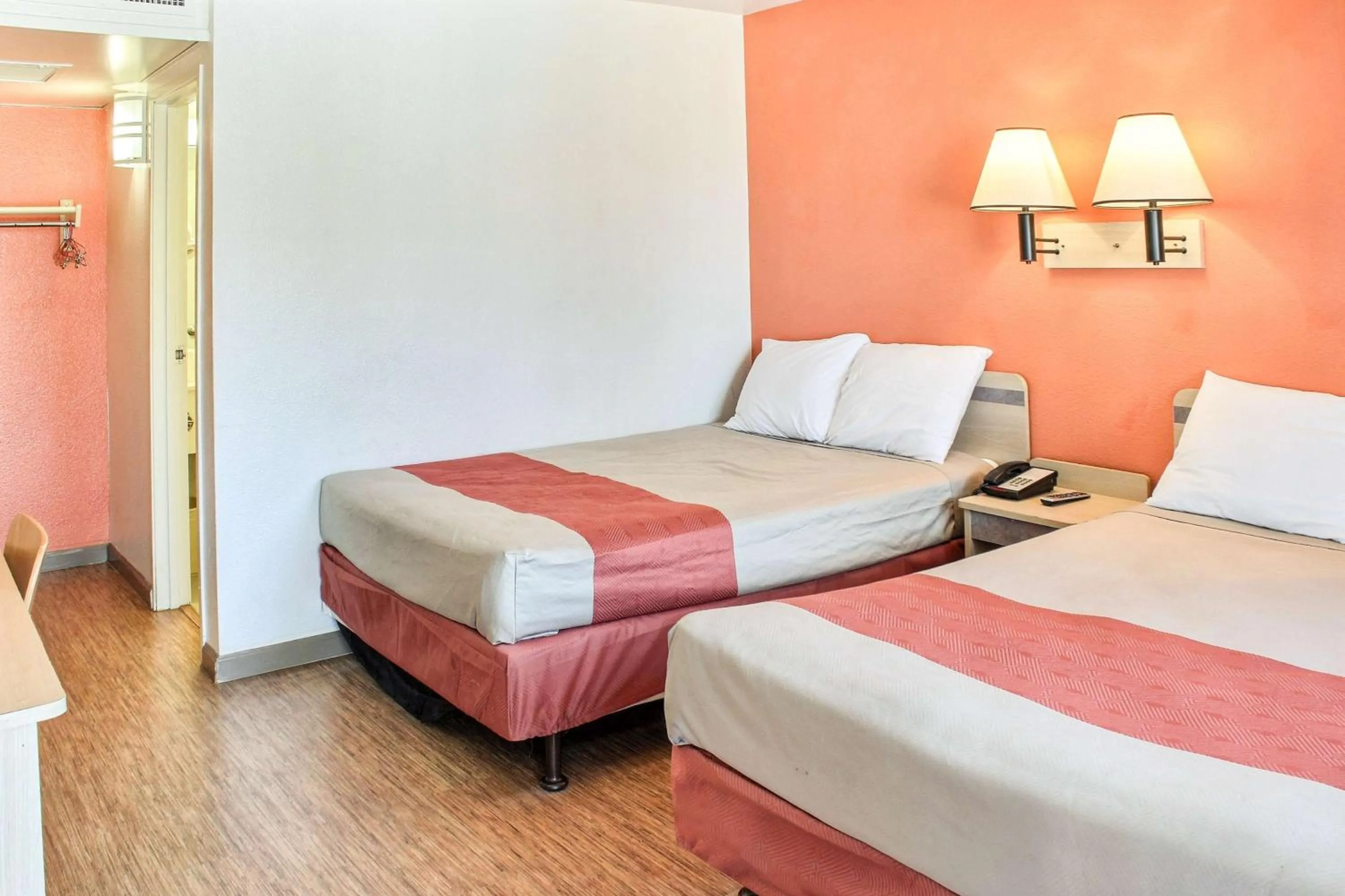 Photo of the whole room, Bed in Motel 6-King City, CA