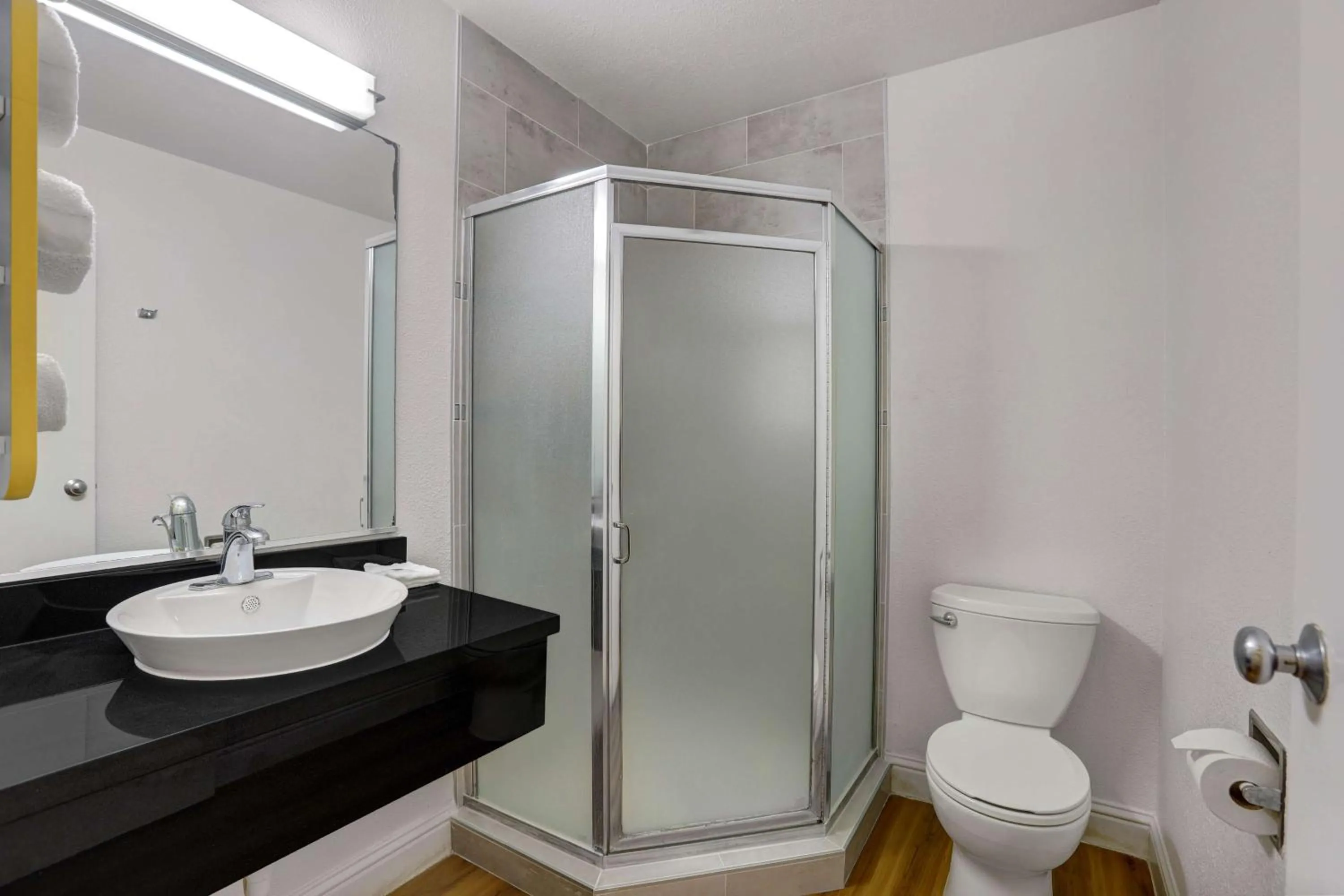 Photo of the whole room in Motel 6-King City, CA