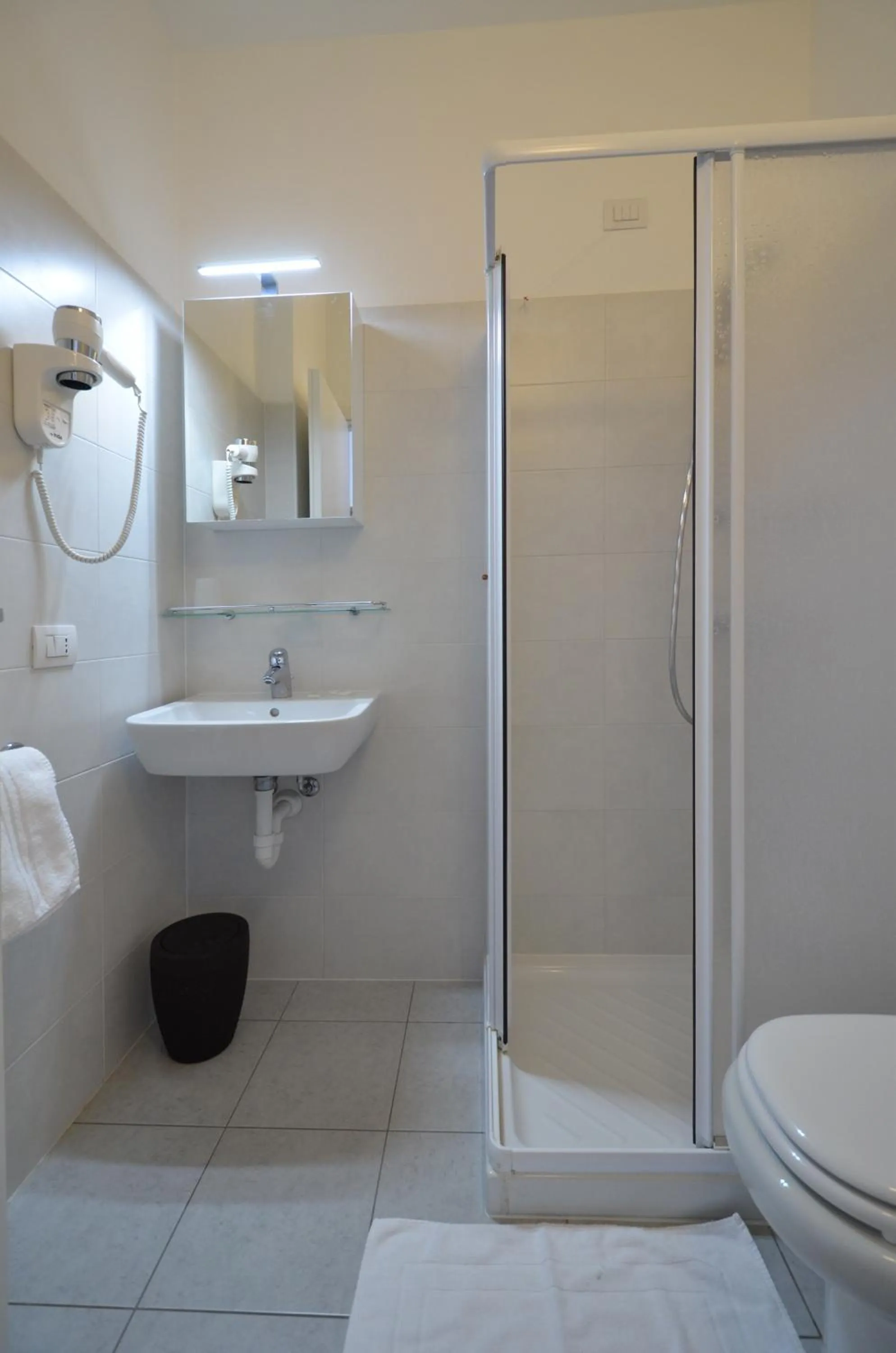 Shower in Albergo Della Torre