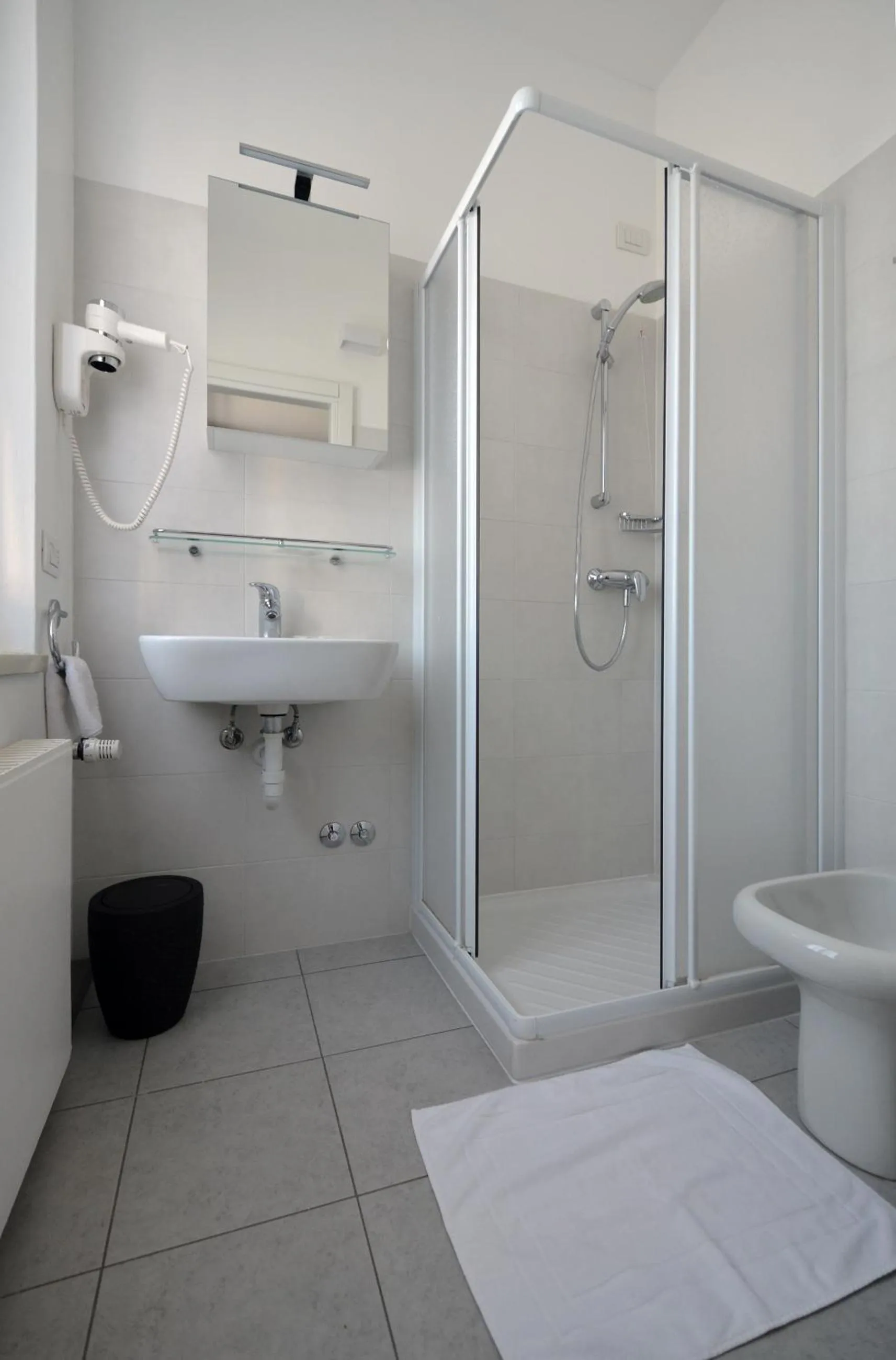 Shower in Albergo Della Torre