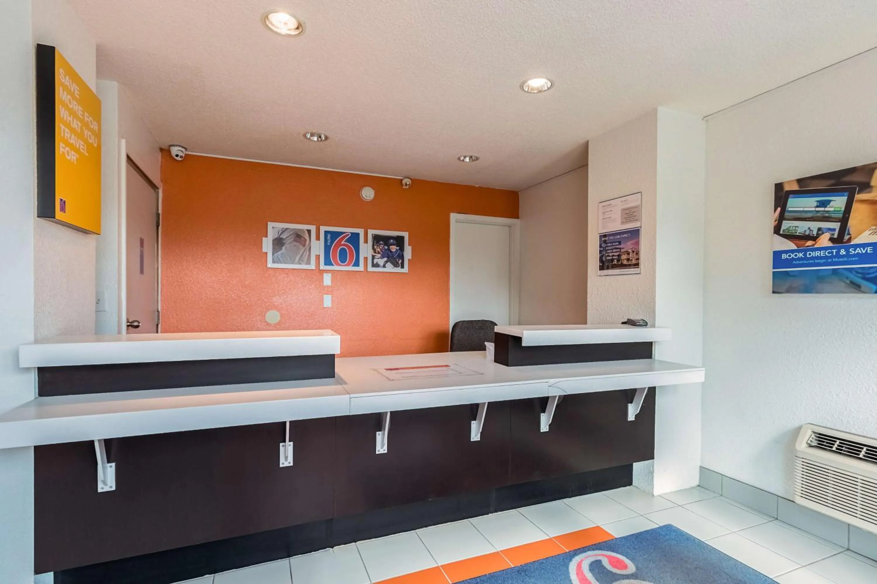 Lobby or reception in Motel 6-Beaverton, OR