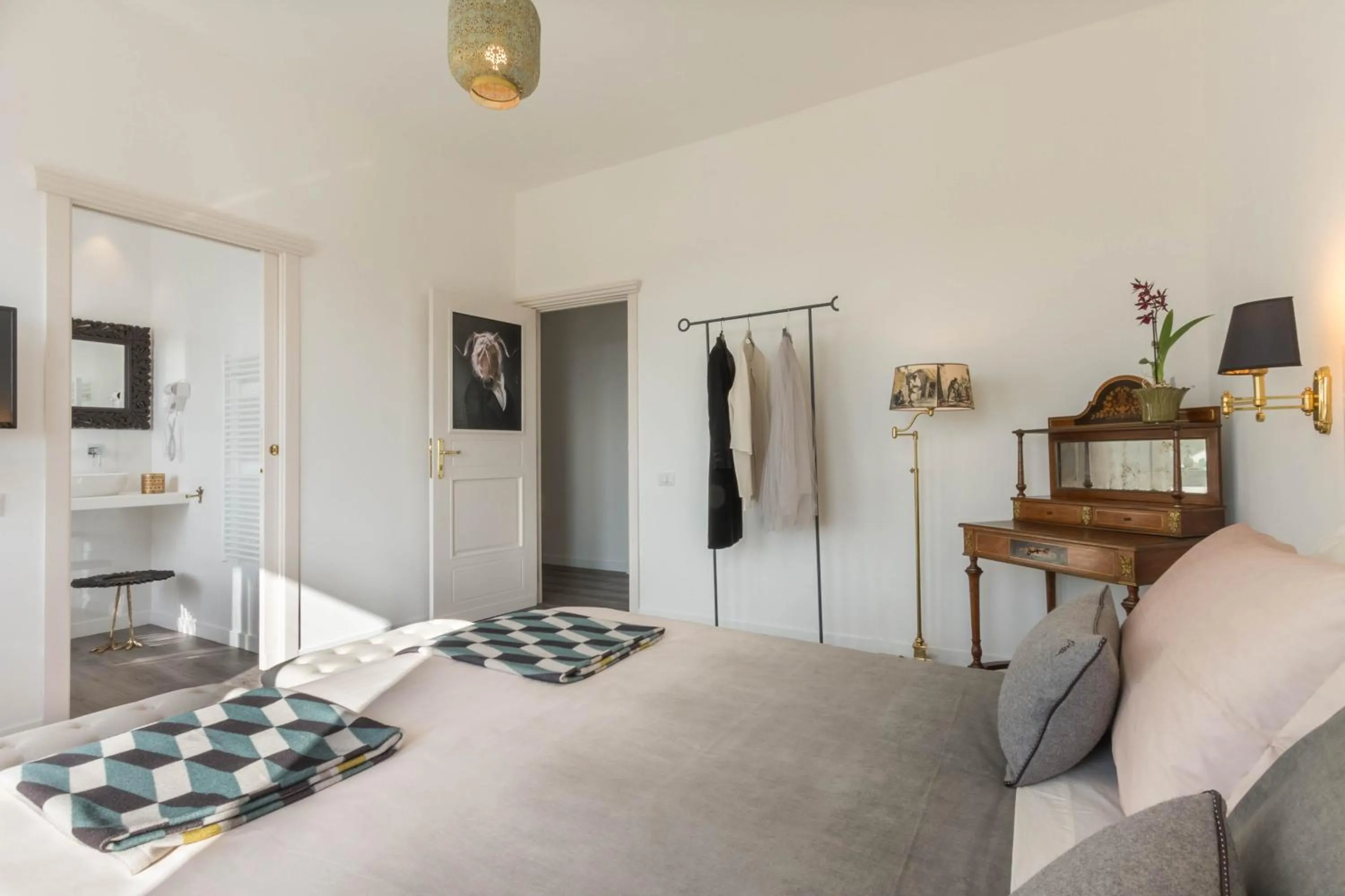 Photo of the whole room, Bed in Eleventh Floor Suites