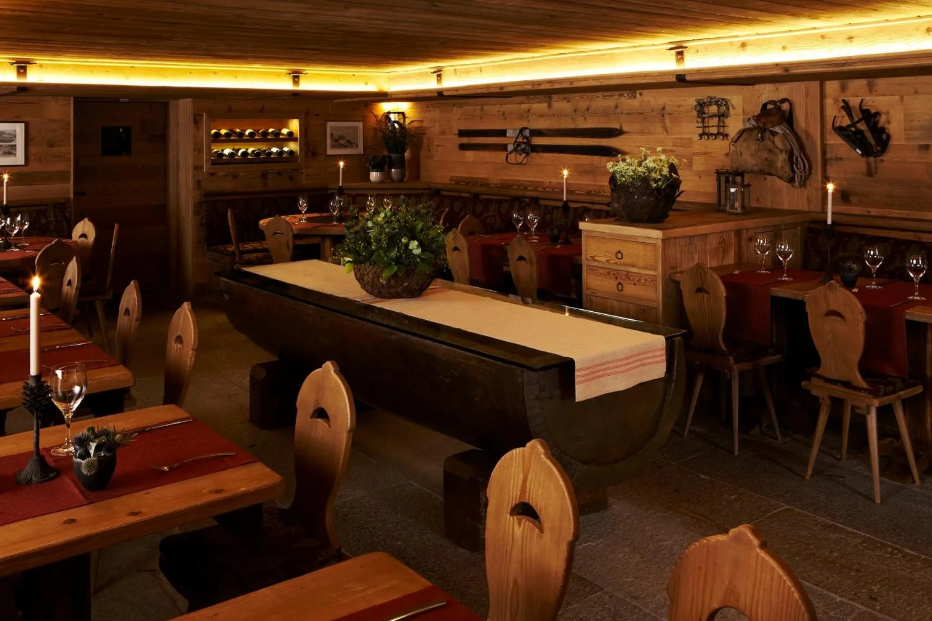 Restaurant/places to eat in Nira Alpina