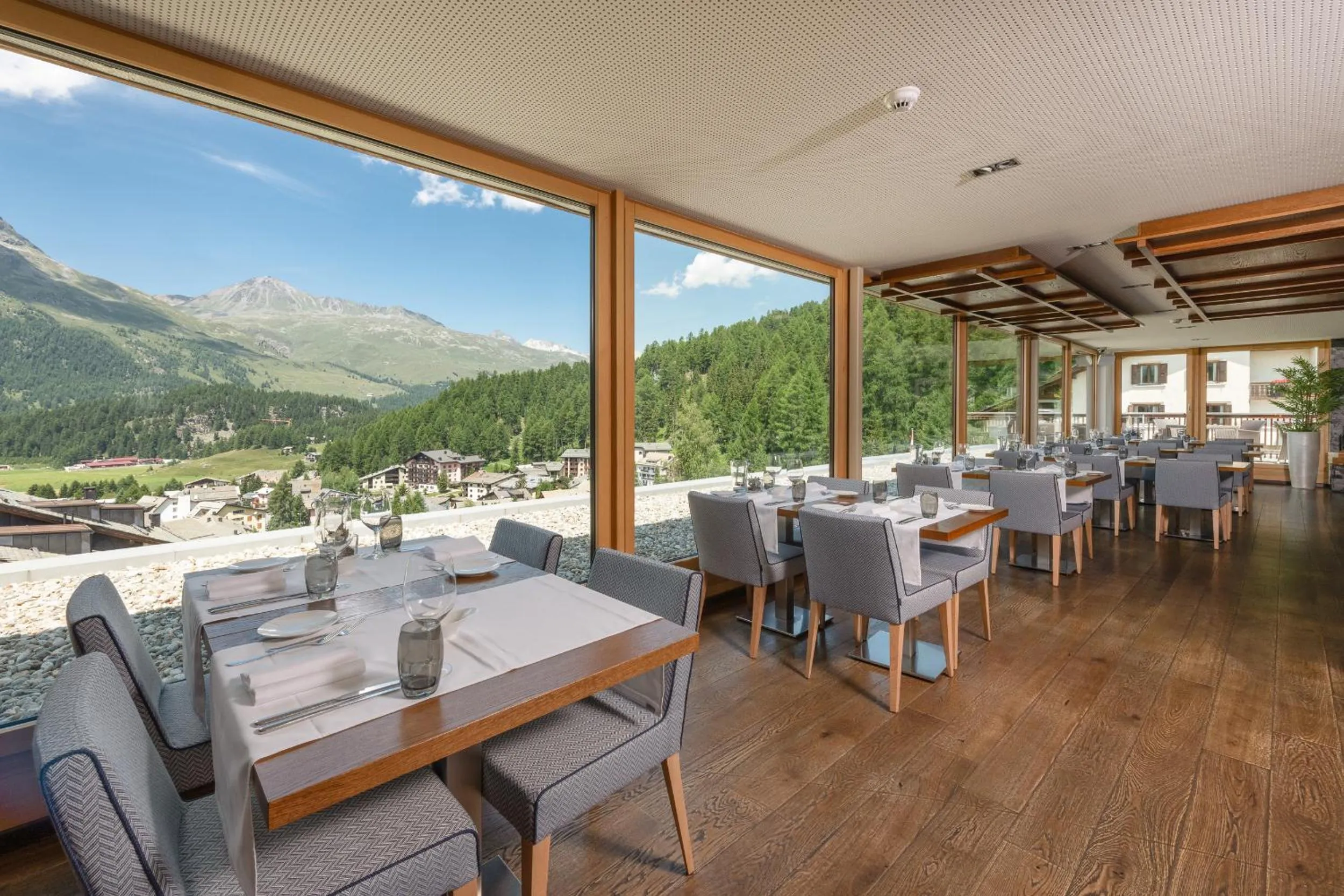 Restaurant/places to eat in Nira Alpina