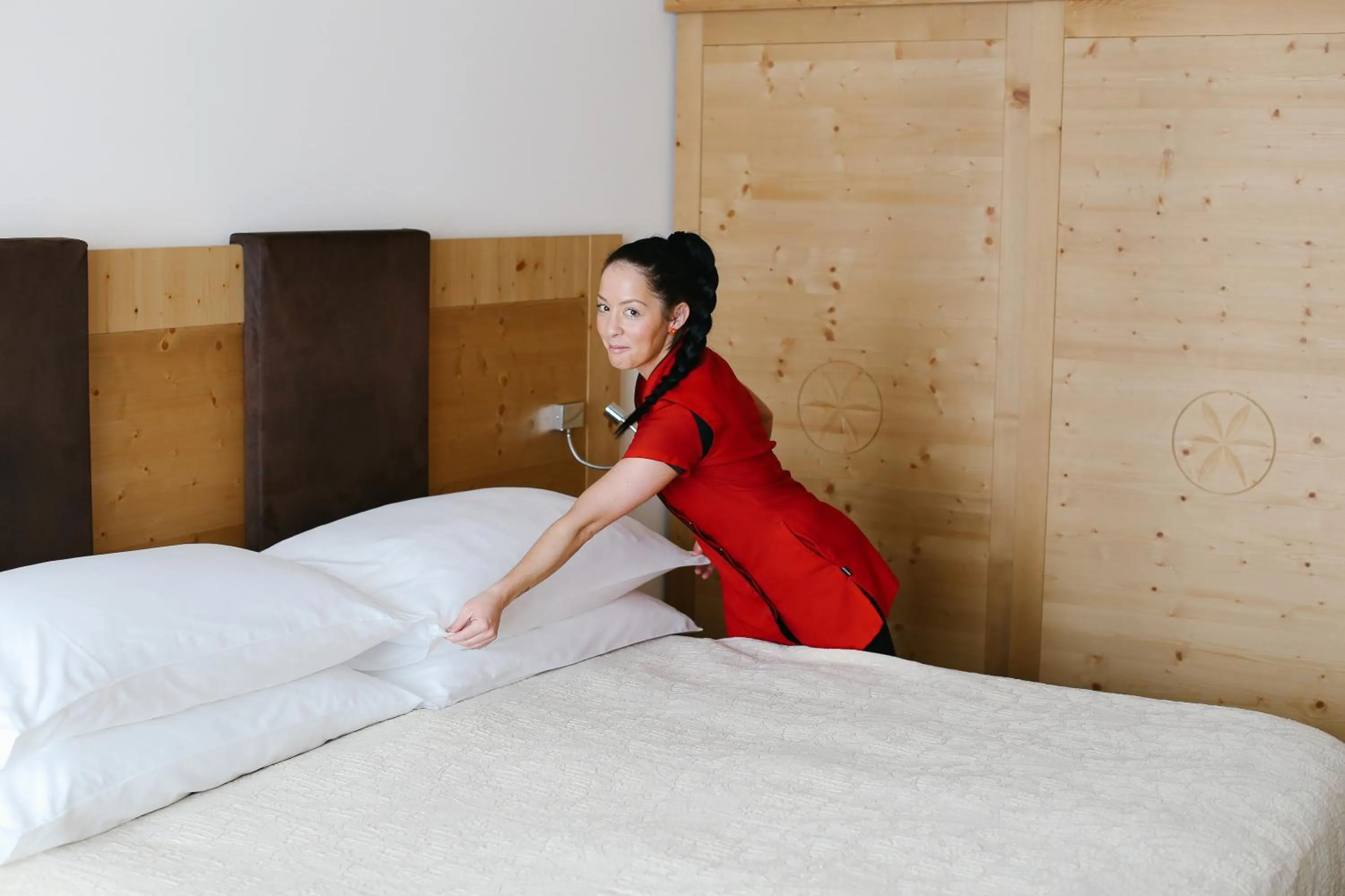 Staff, Bed in Nira Alpina