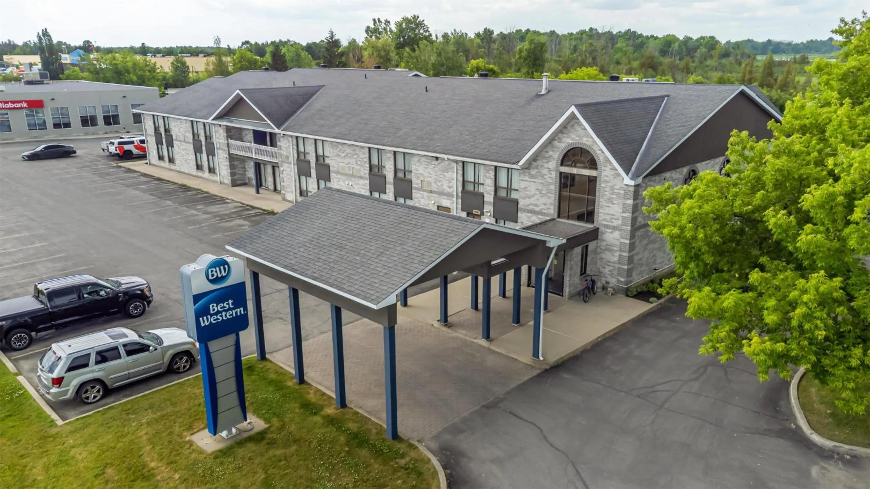 Property building in Best Western Smiths Falls Hotel