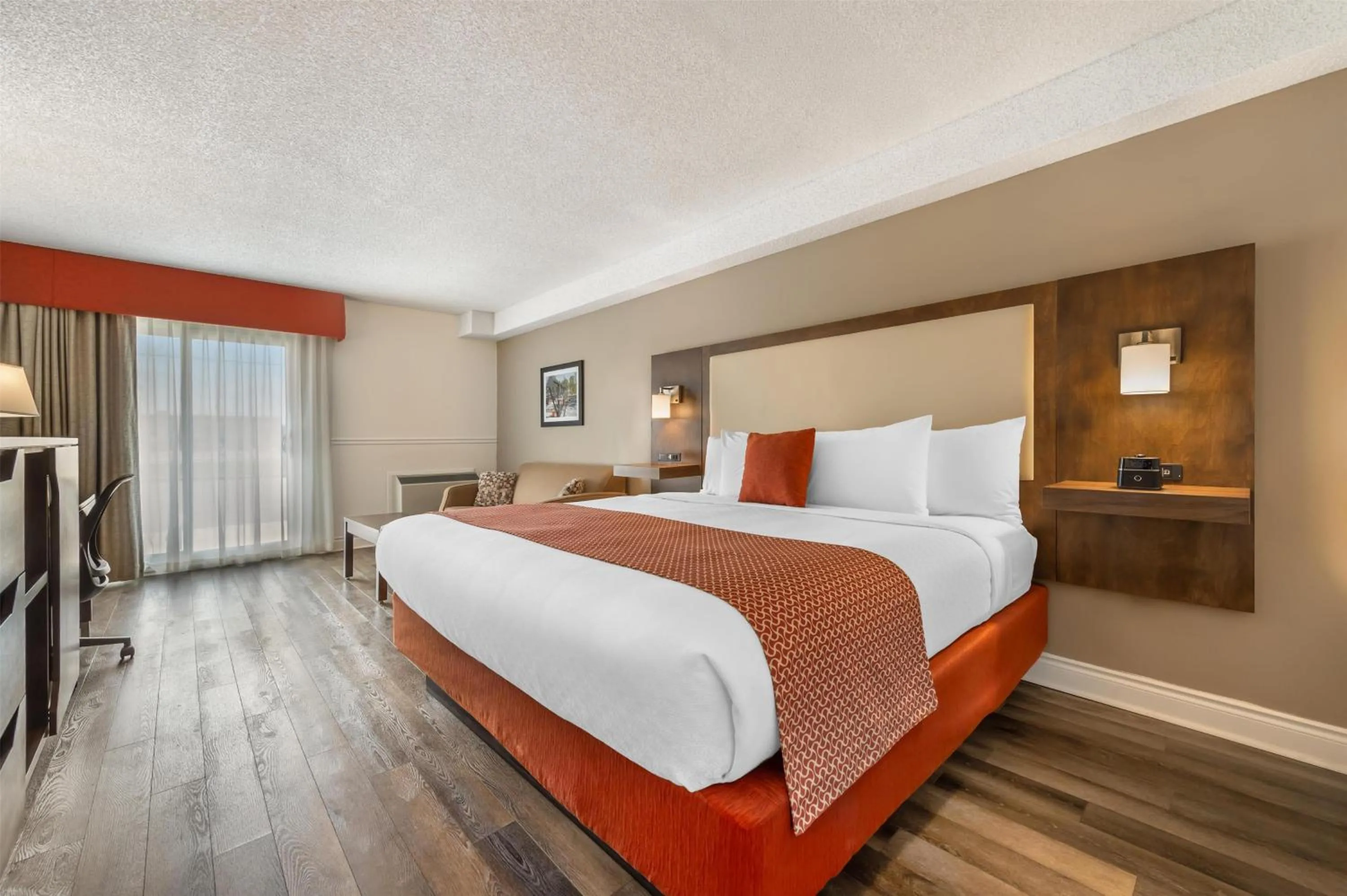 Bedroom, Bed in Best Western Smiths Falls Hotel