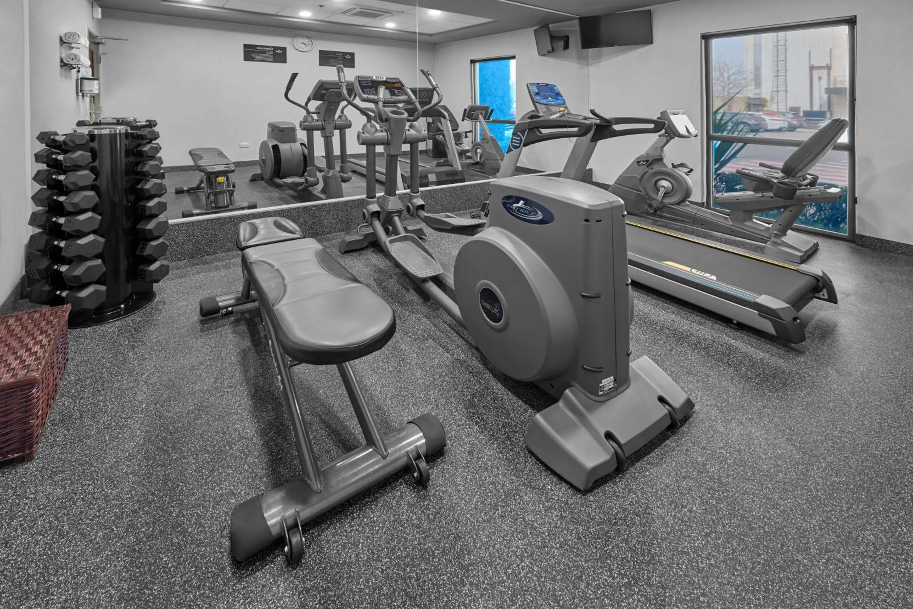 Fitness centre/facilities in City Express by Marriott Torreon