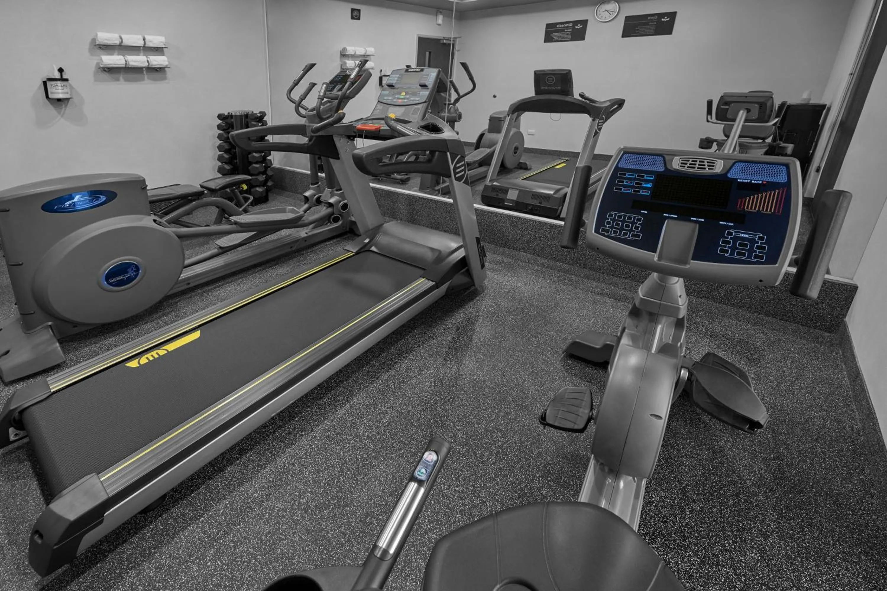 Fitness centre/facilities in City Express by Marriott Torreon