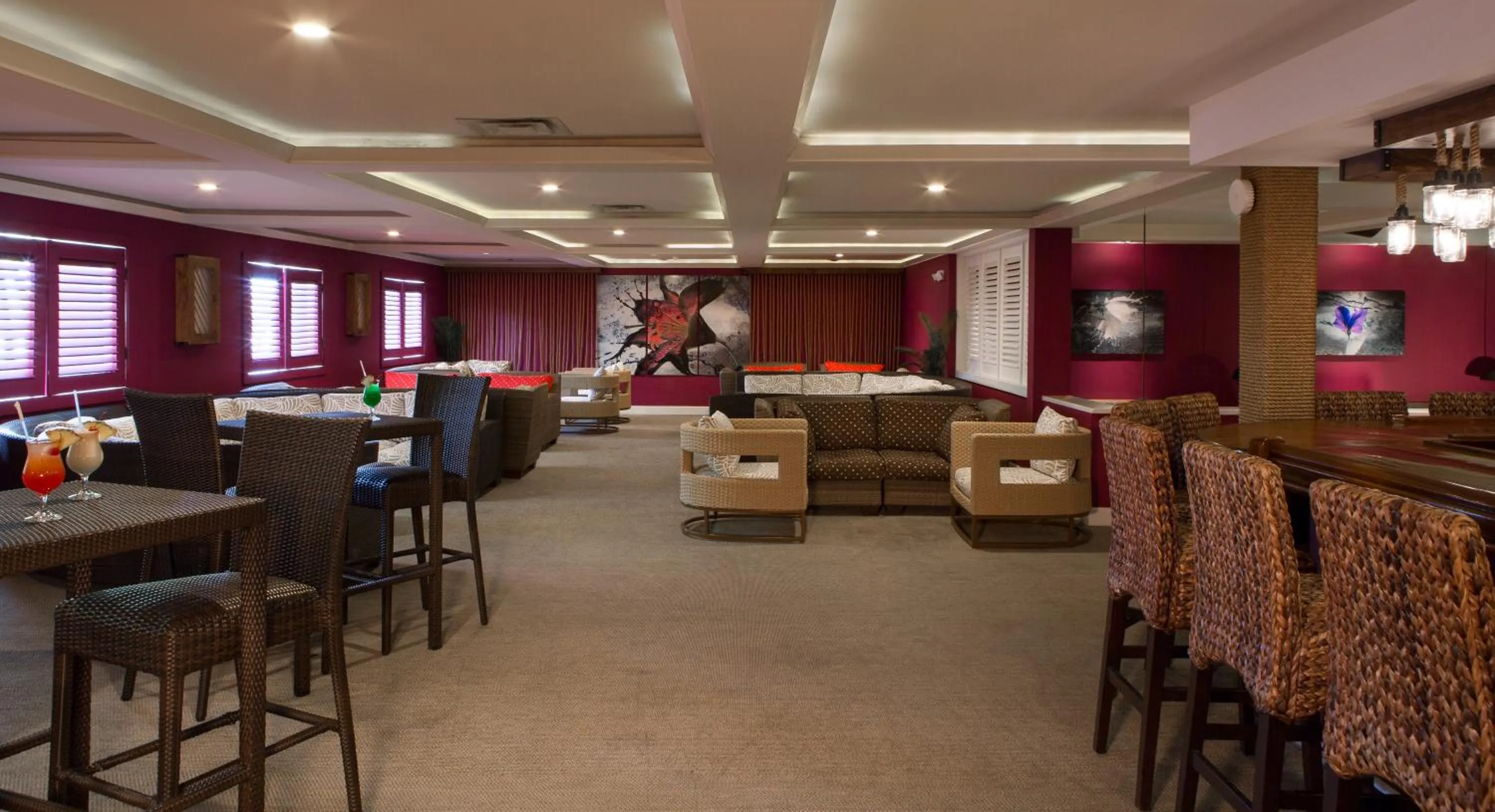 Lounge or bar in St. James's Club Resort - All Inclusive