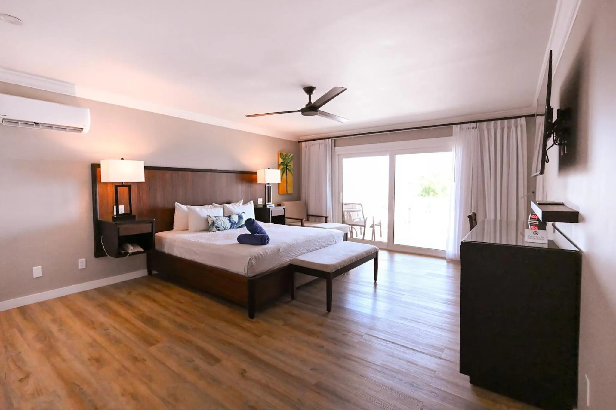 Bedroom, Bed in St. James's Club Resort - All Inclusive