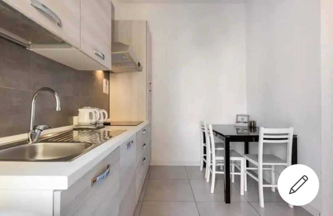 ES - Essential Solution & Emotion Stories (locazione turistica)