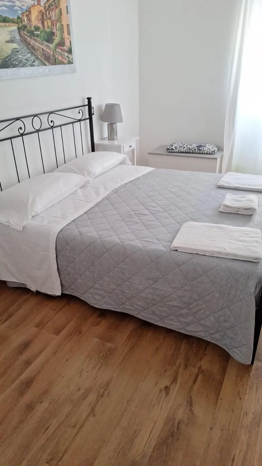 Bed in ES - Essential Solution & Emotion Stories (locazione turistica)