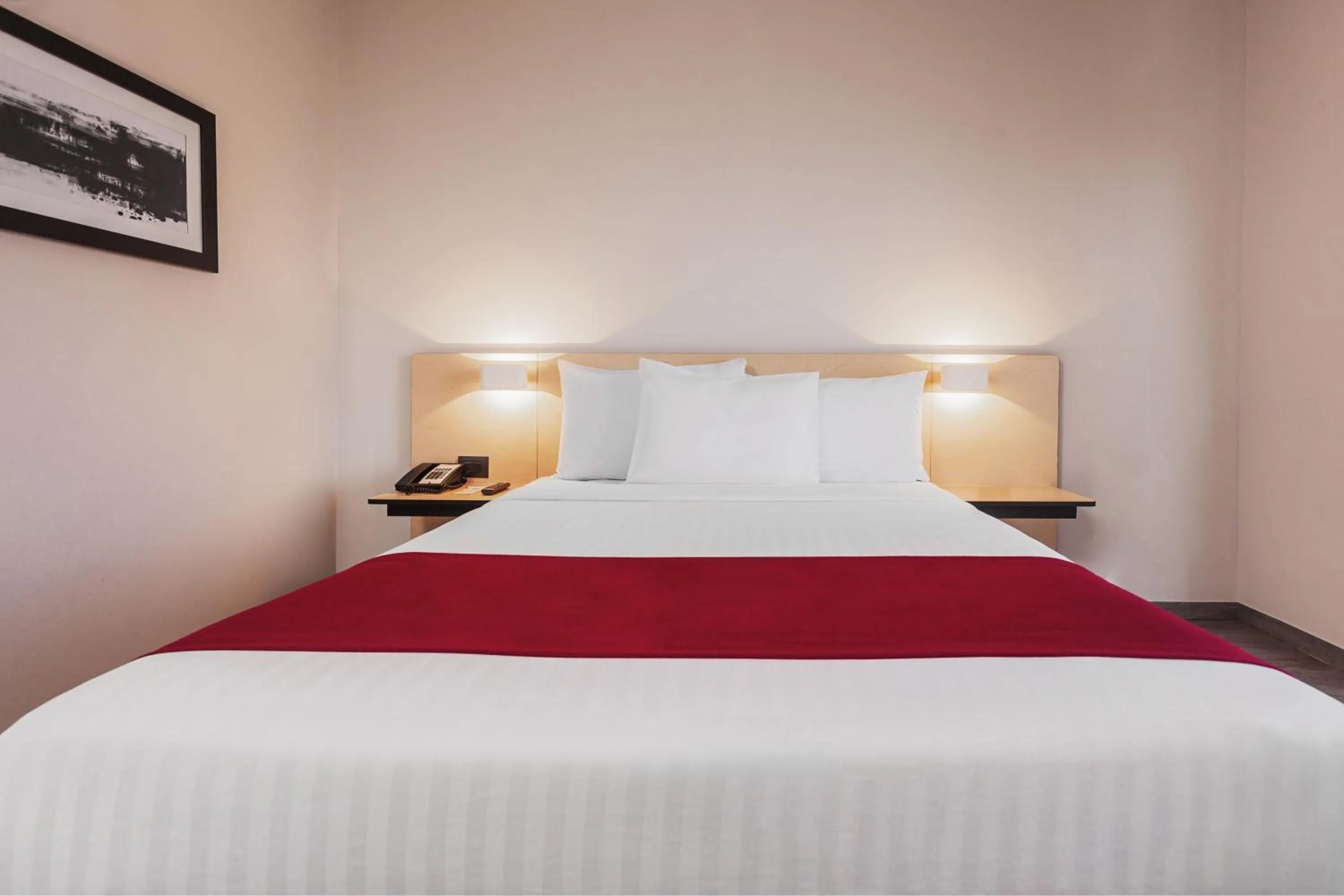 Photo of the whole room, Bed in City Express by Marriott Leon