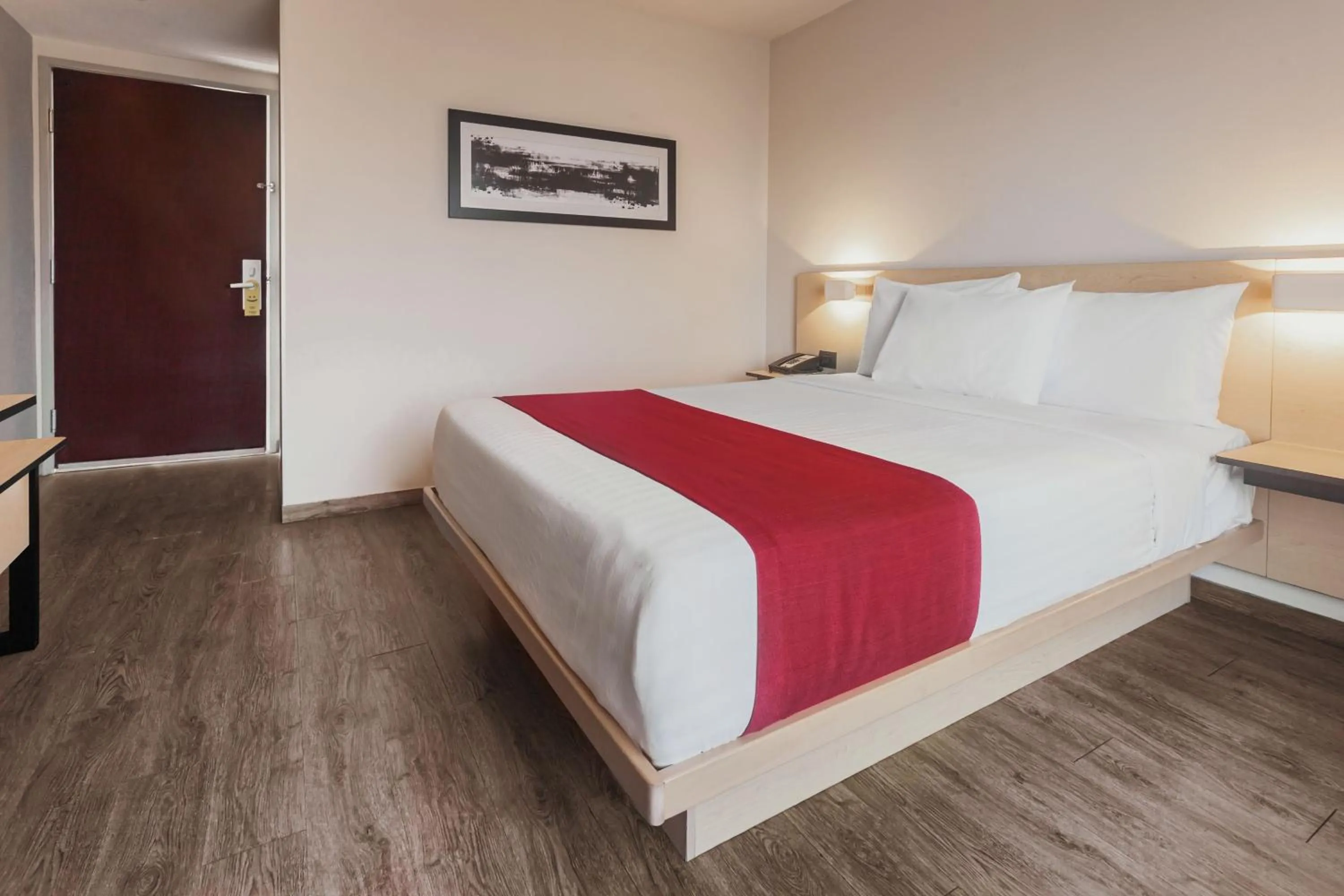 Photo of the whole room, Bed in City Express by Marriott Leon