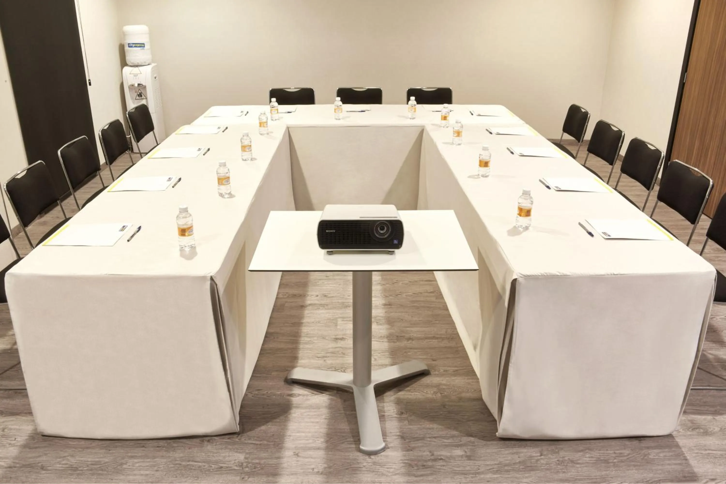 Meeting/conference room in City Express by Marriott Leon