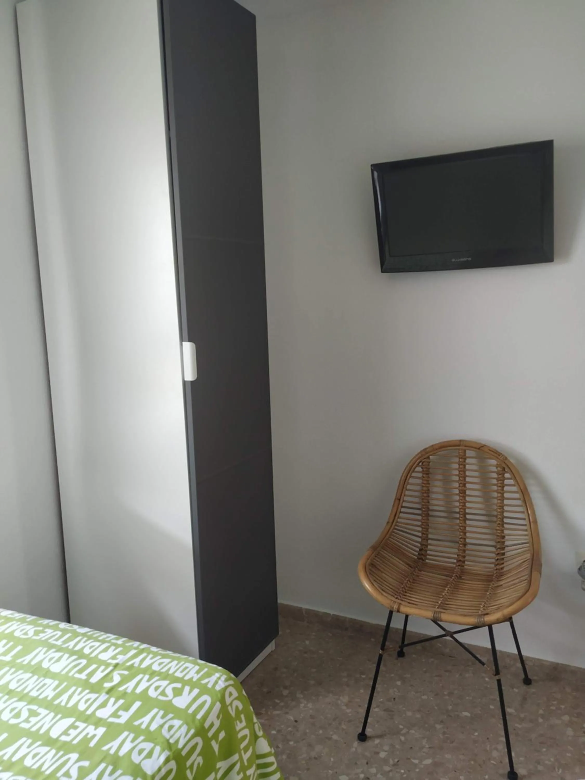 Apartamento Con Preciosas Vistas Al Mar,WIFI y piscina de temporada