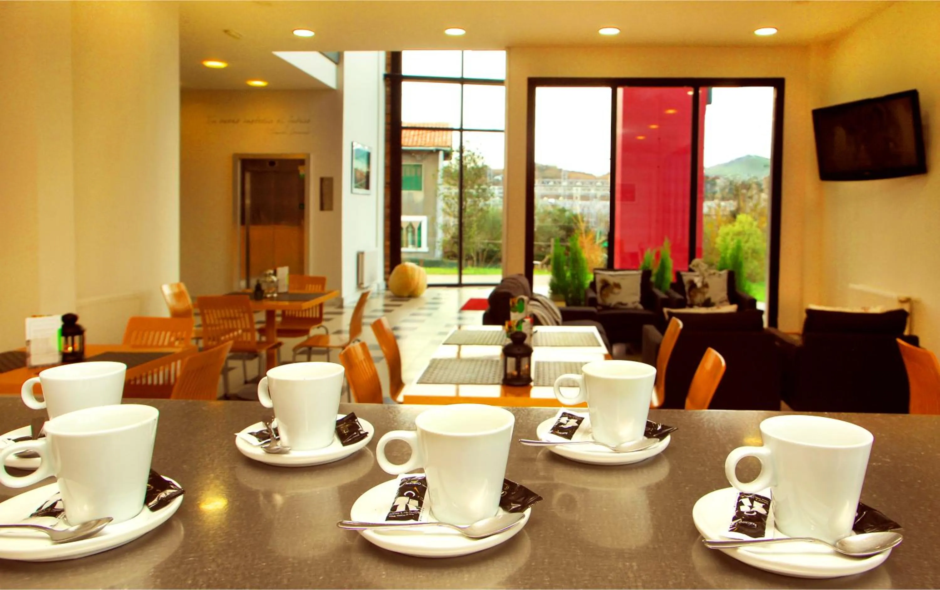 Restaurant/places to eat in Hotel Txintxua