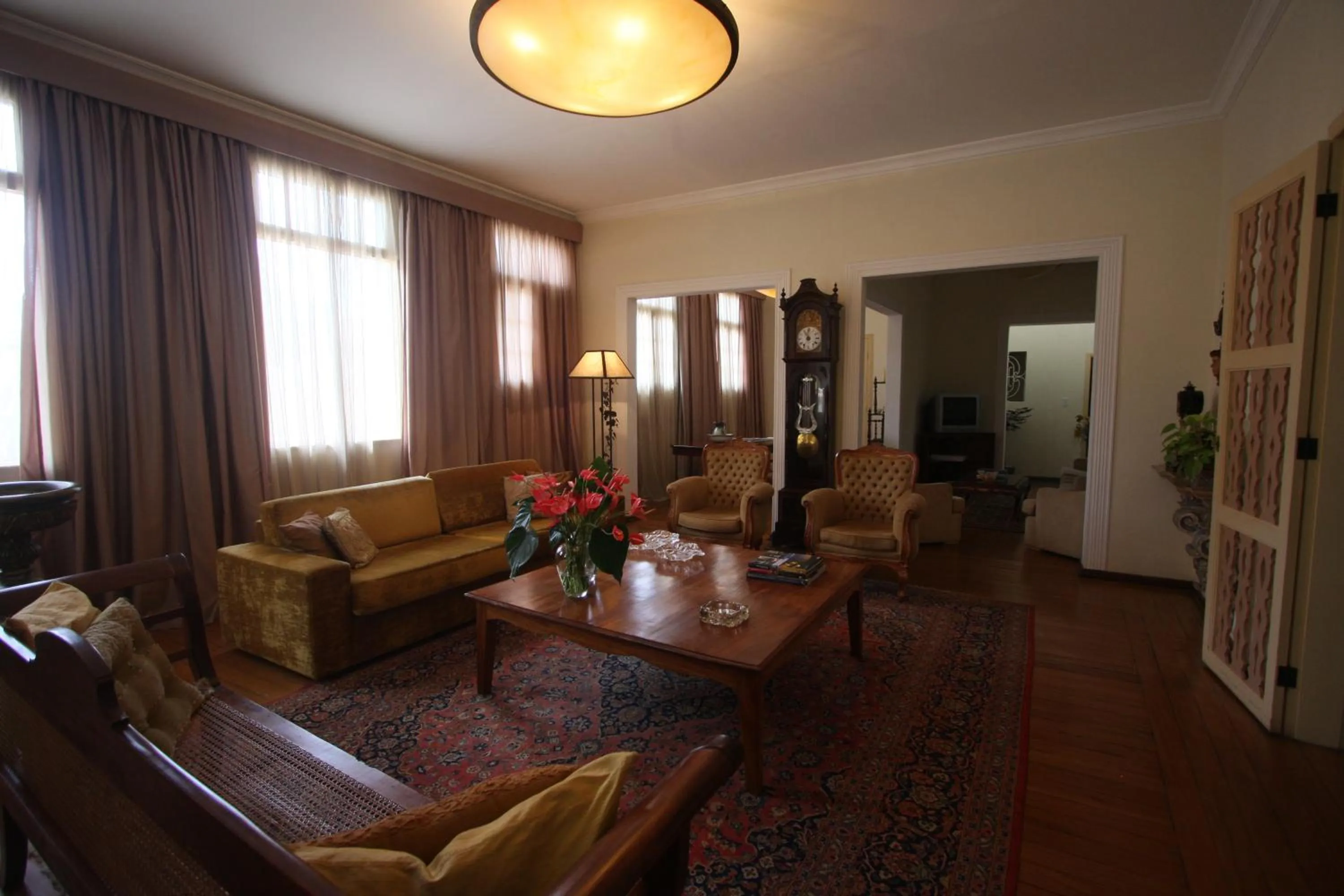 Communal lounge/ TV room in Pousada Villa Magnolia