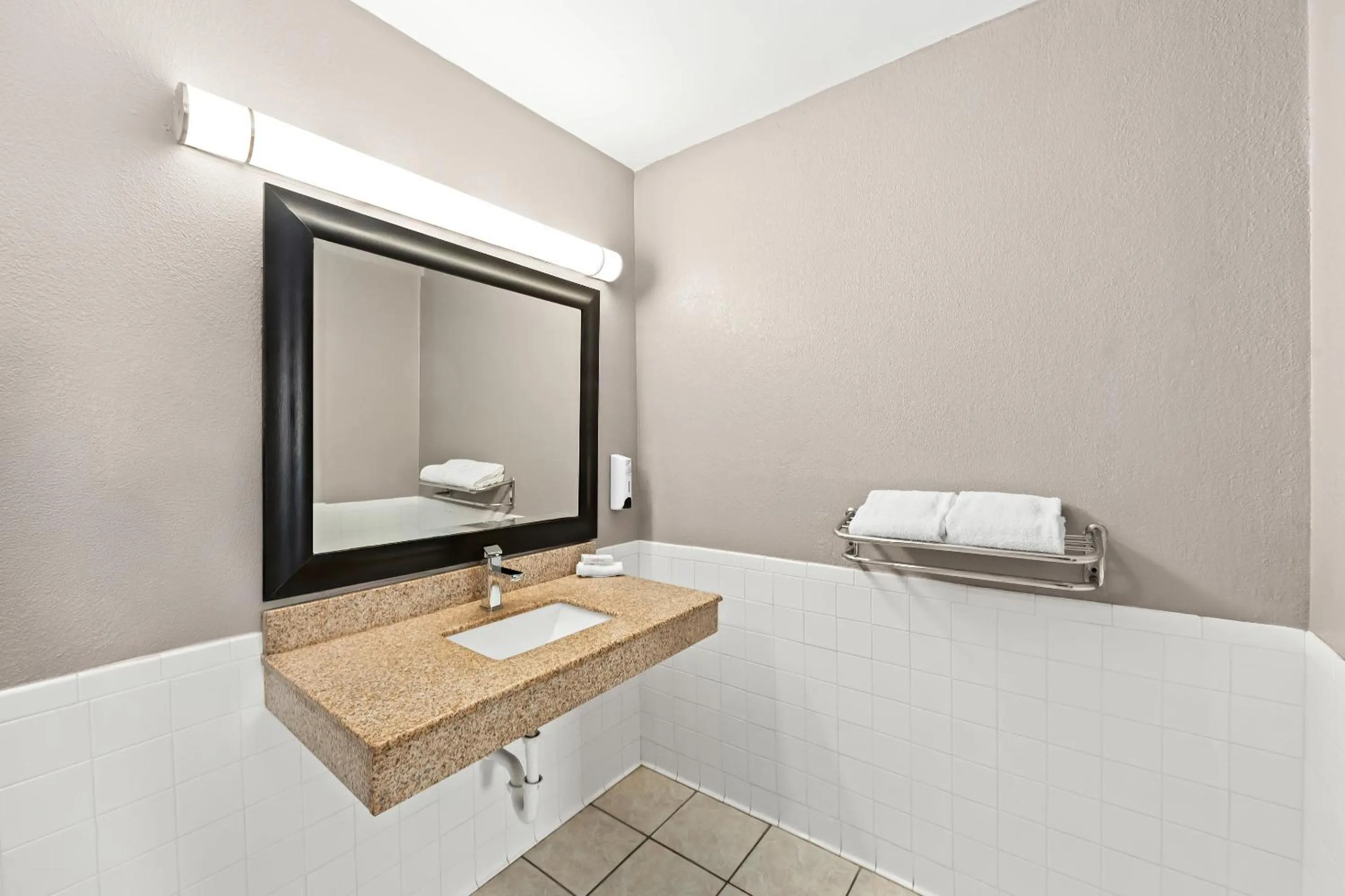 Bathroom in Red Roof Inn Muscle Shoals