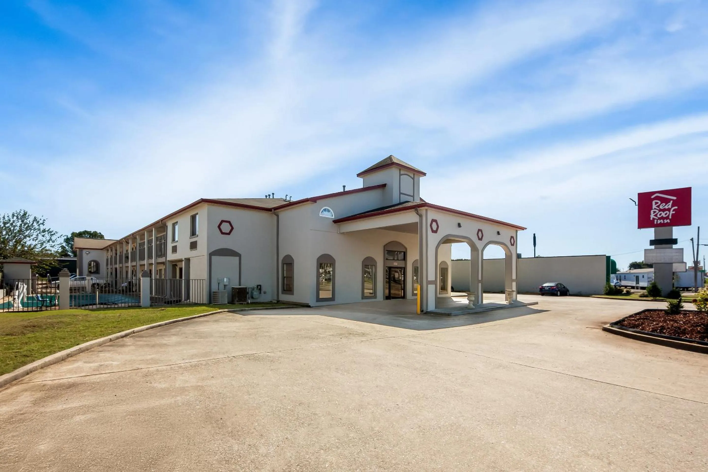 Property building in Red Roof Inn Muscle Shoals