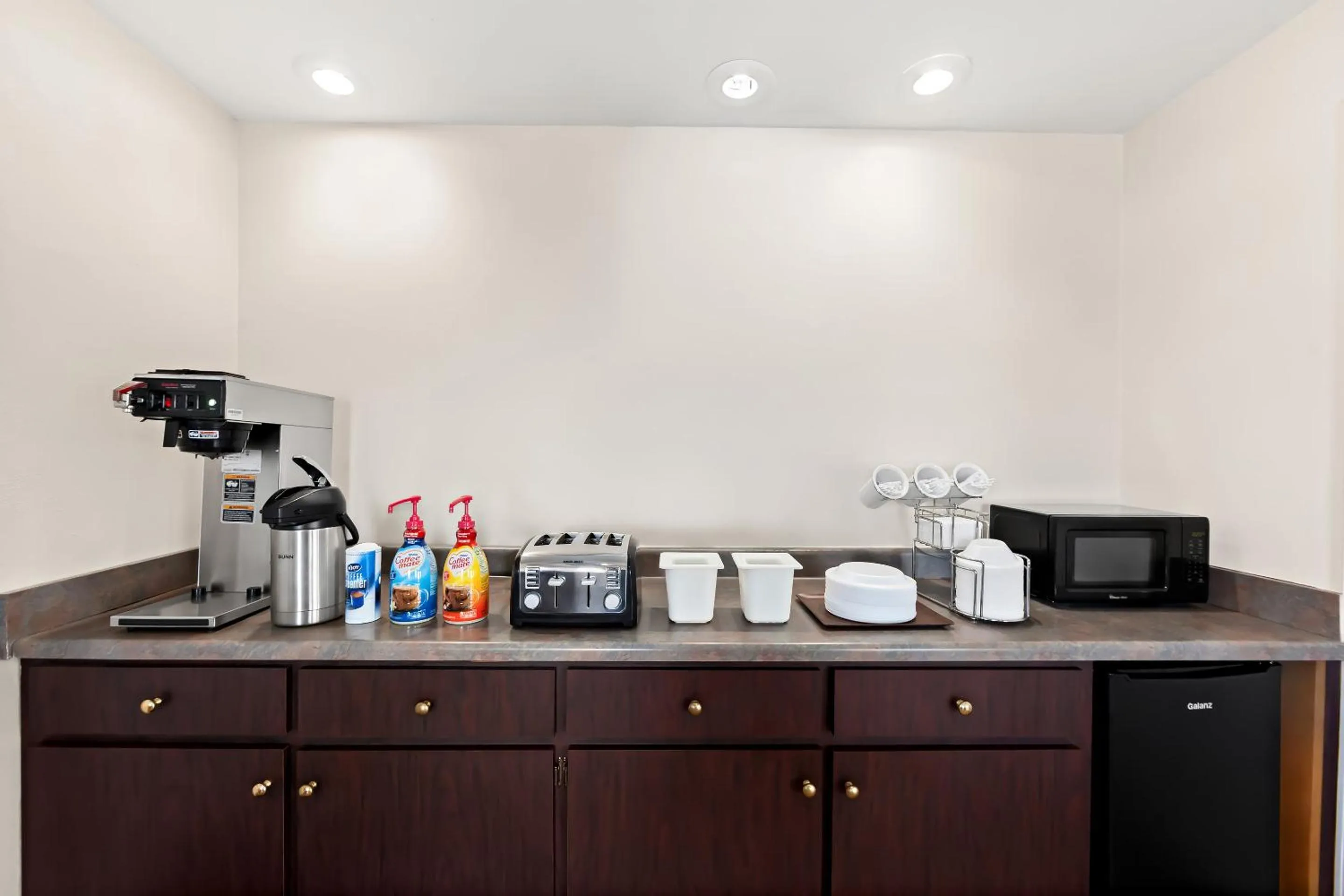 Breakfast in Red Roof Inn Muscle Shoals