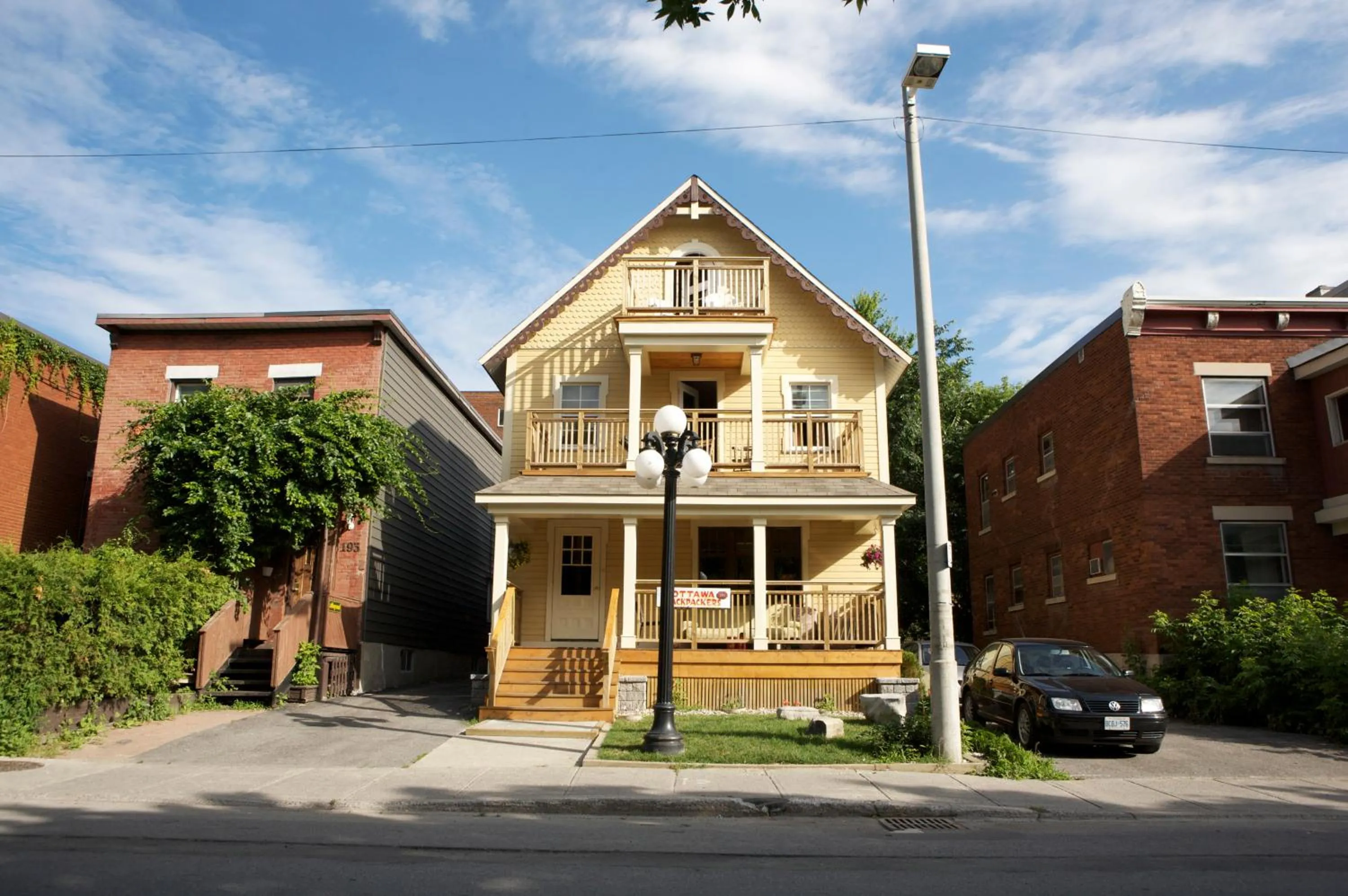 Facade/entrance in Ottawa Backpackers Inn